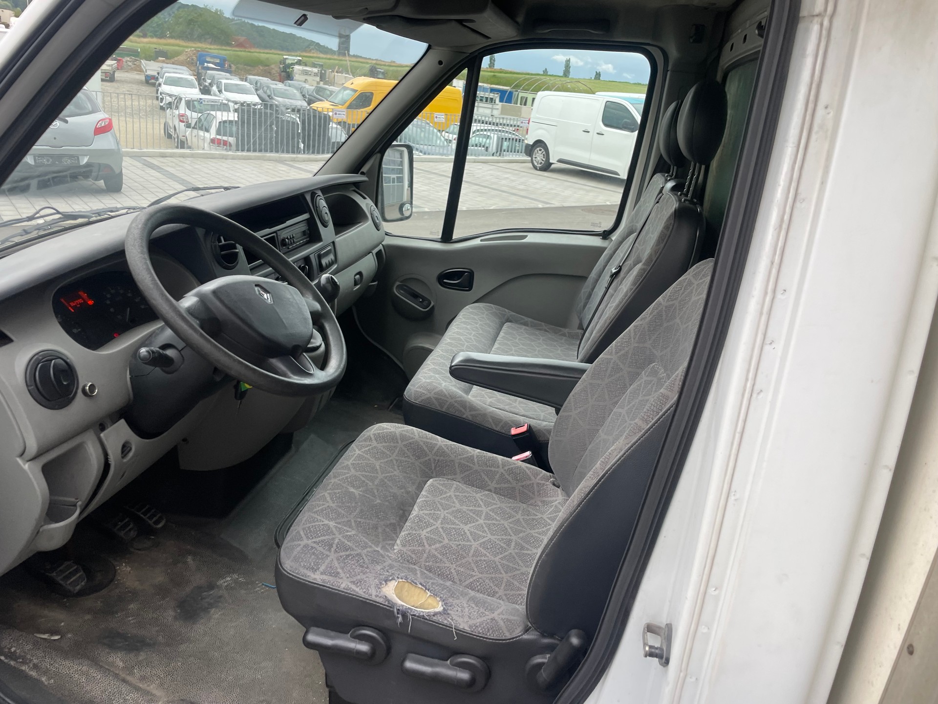 RENAULT Master T35 2.5dCi L3H1GV-image-5