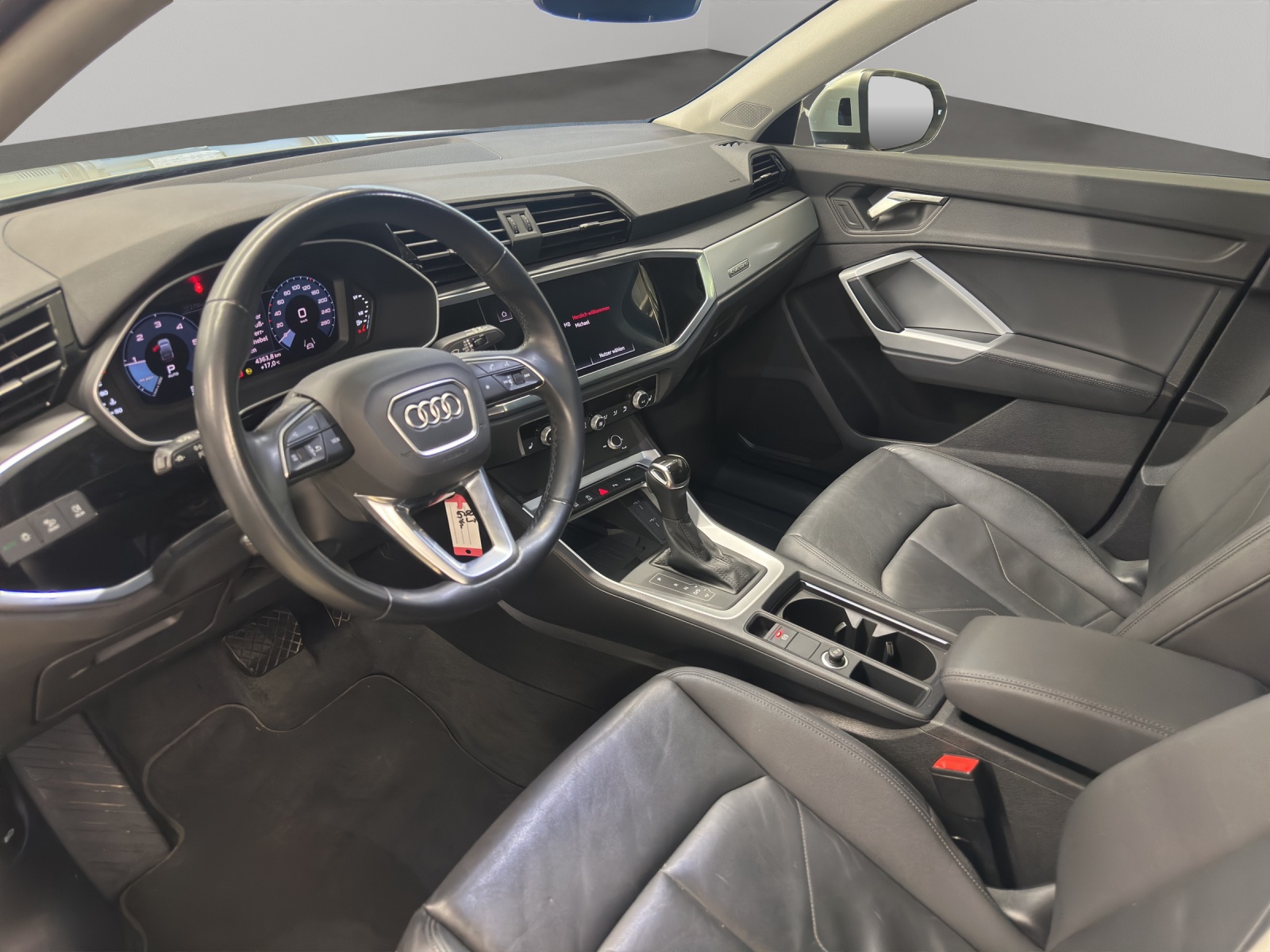 AUDI Q3 Sportback 40 TDI Attraction quattro S-tronic-image-9