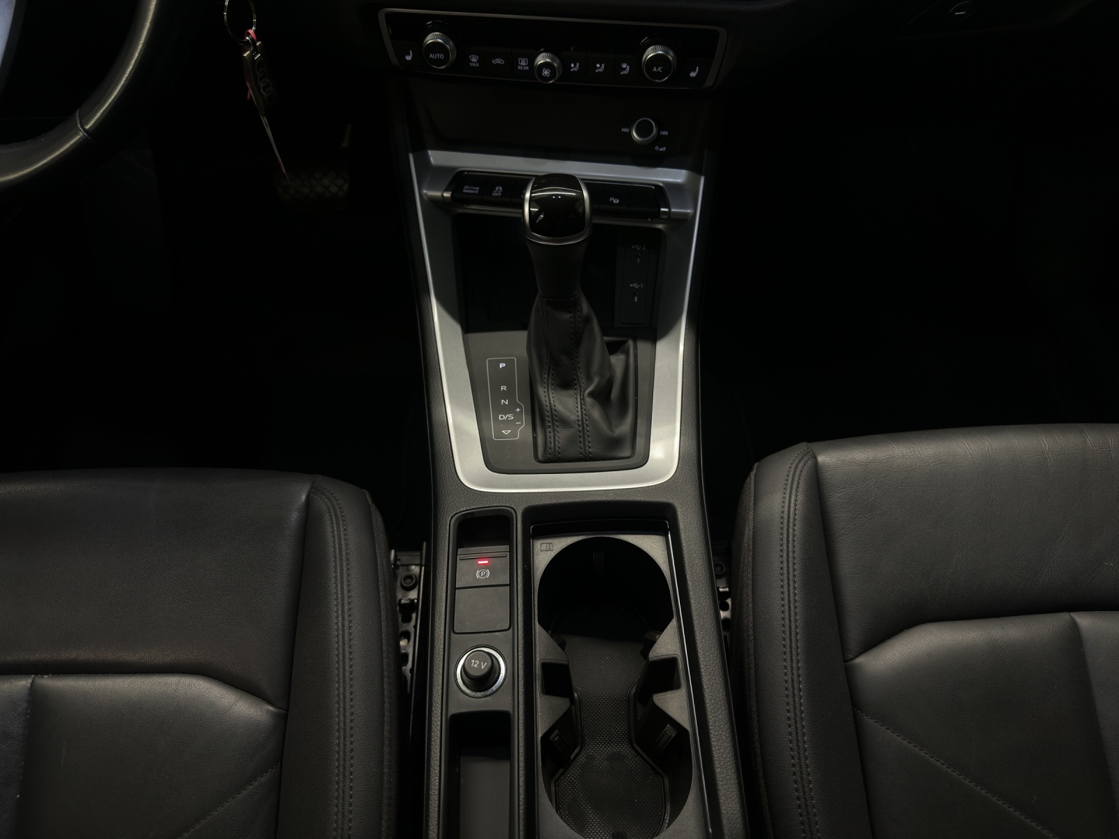 AUDI Q3 Sportback 40 TDI Attraction quattro S-tronic-image-12