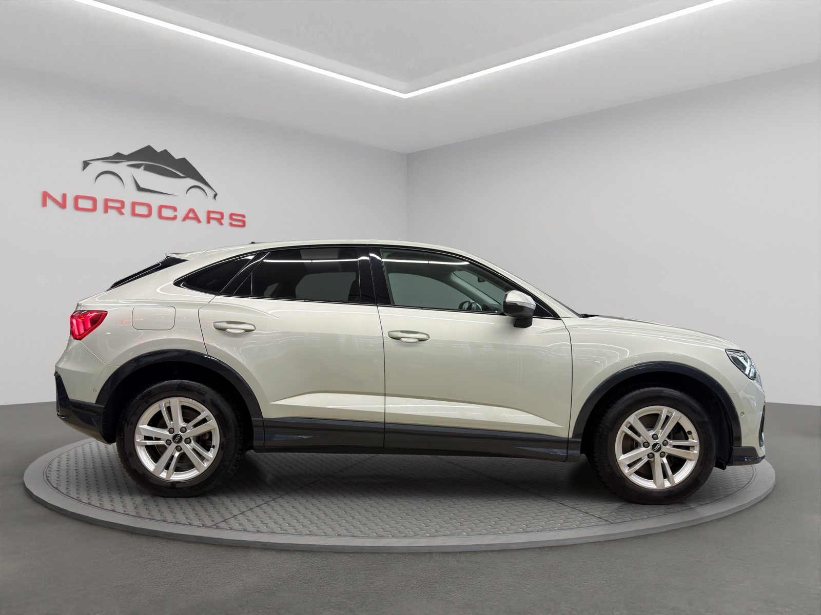 AUDI Q3 Sportback 40 TDI Attraction quattro S-tronic-image-5