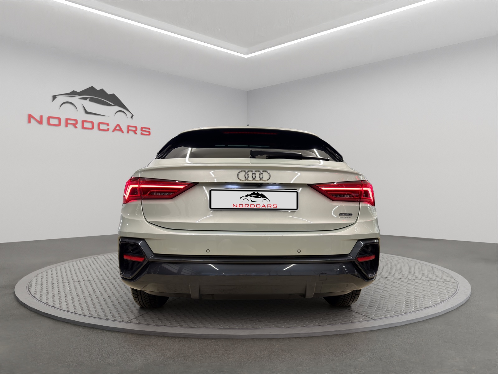 AUDI Q3 Sportback 40 TDI Attraction quattro S-tronic-image-3