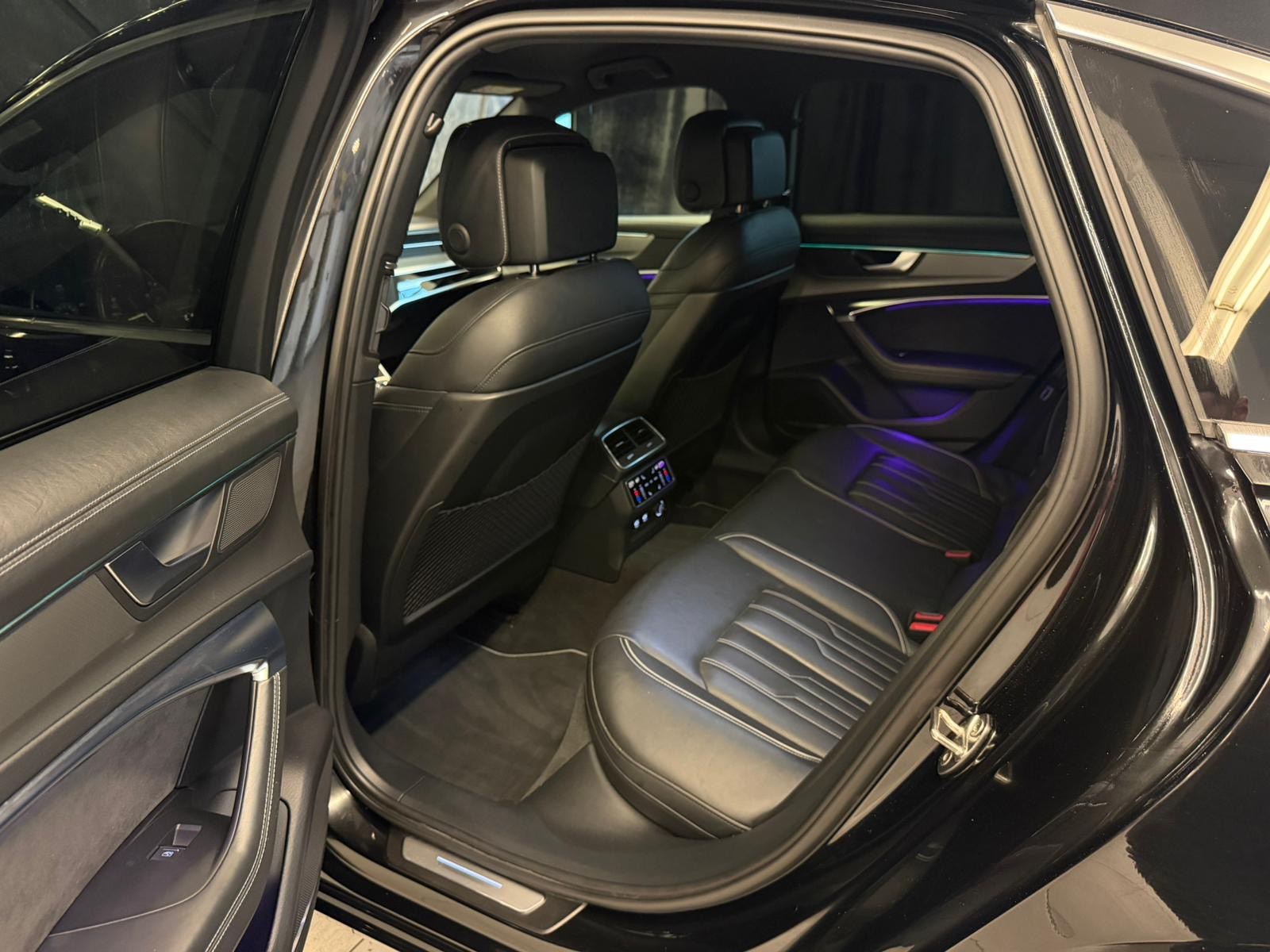 AUDI A6 Limousine 55 TFSI Design quattro S-tronic-image-12