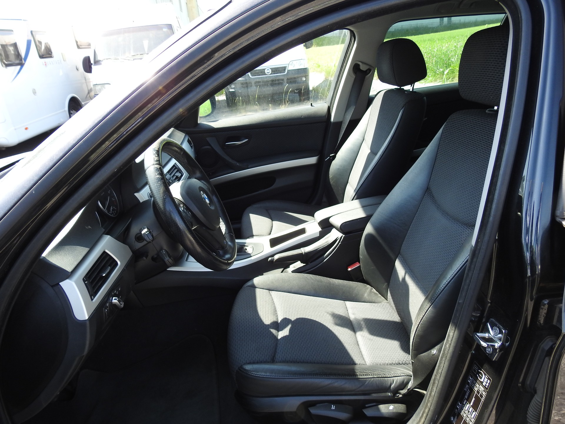 BMW 320i Touring-image-12
