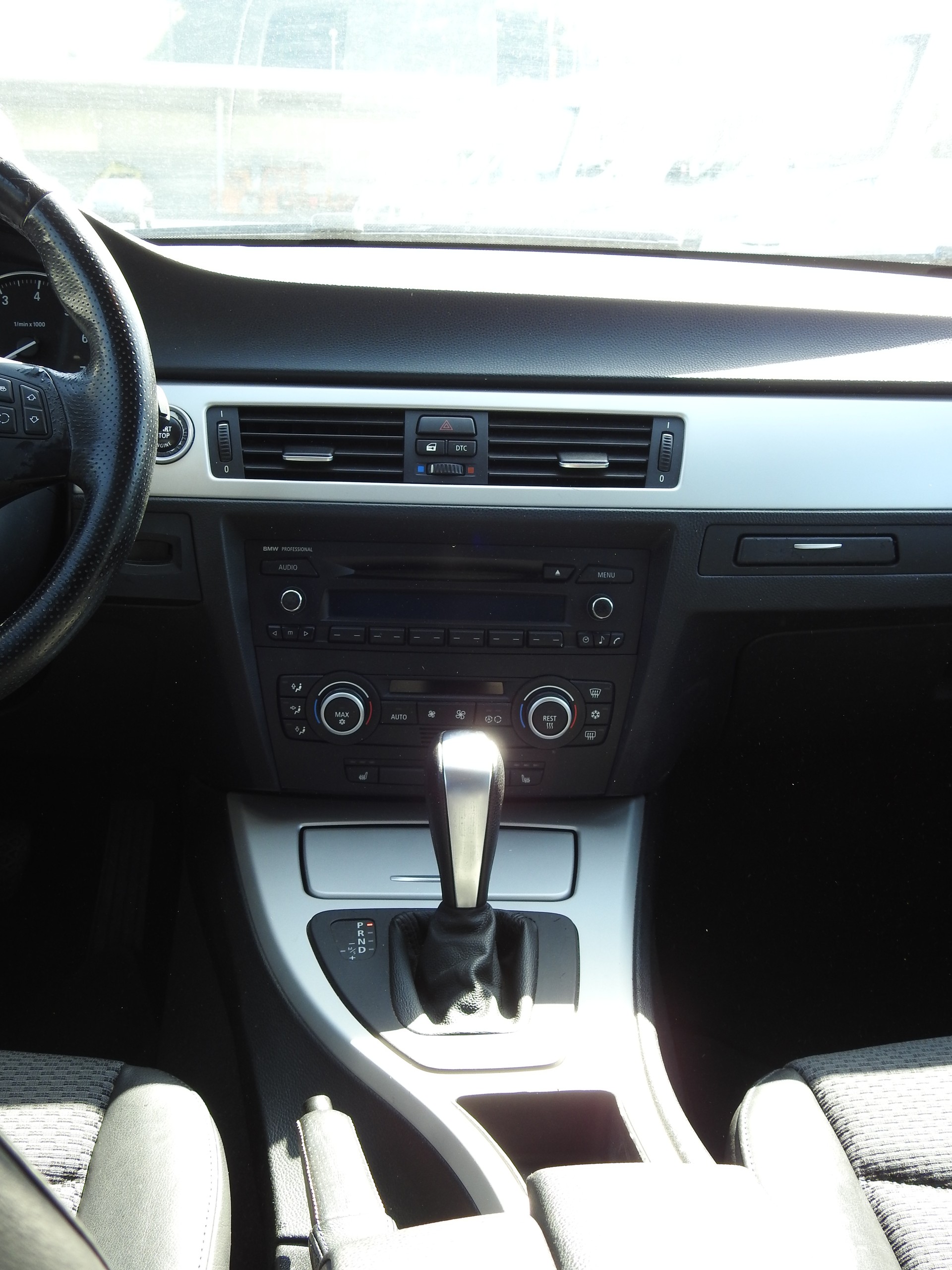 BMW 320i Touring-image-16