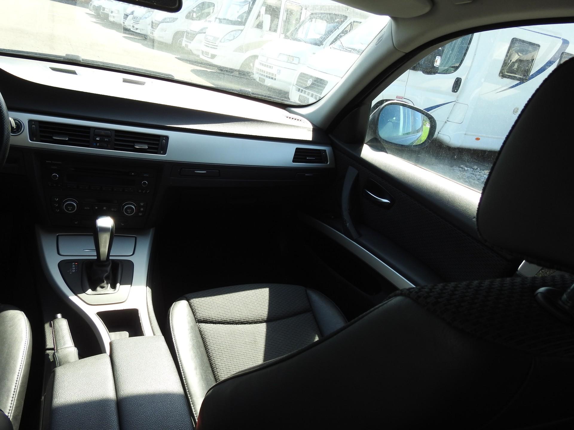 BMW 320i Touring-image-17