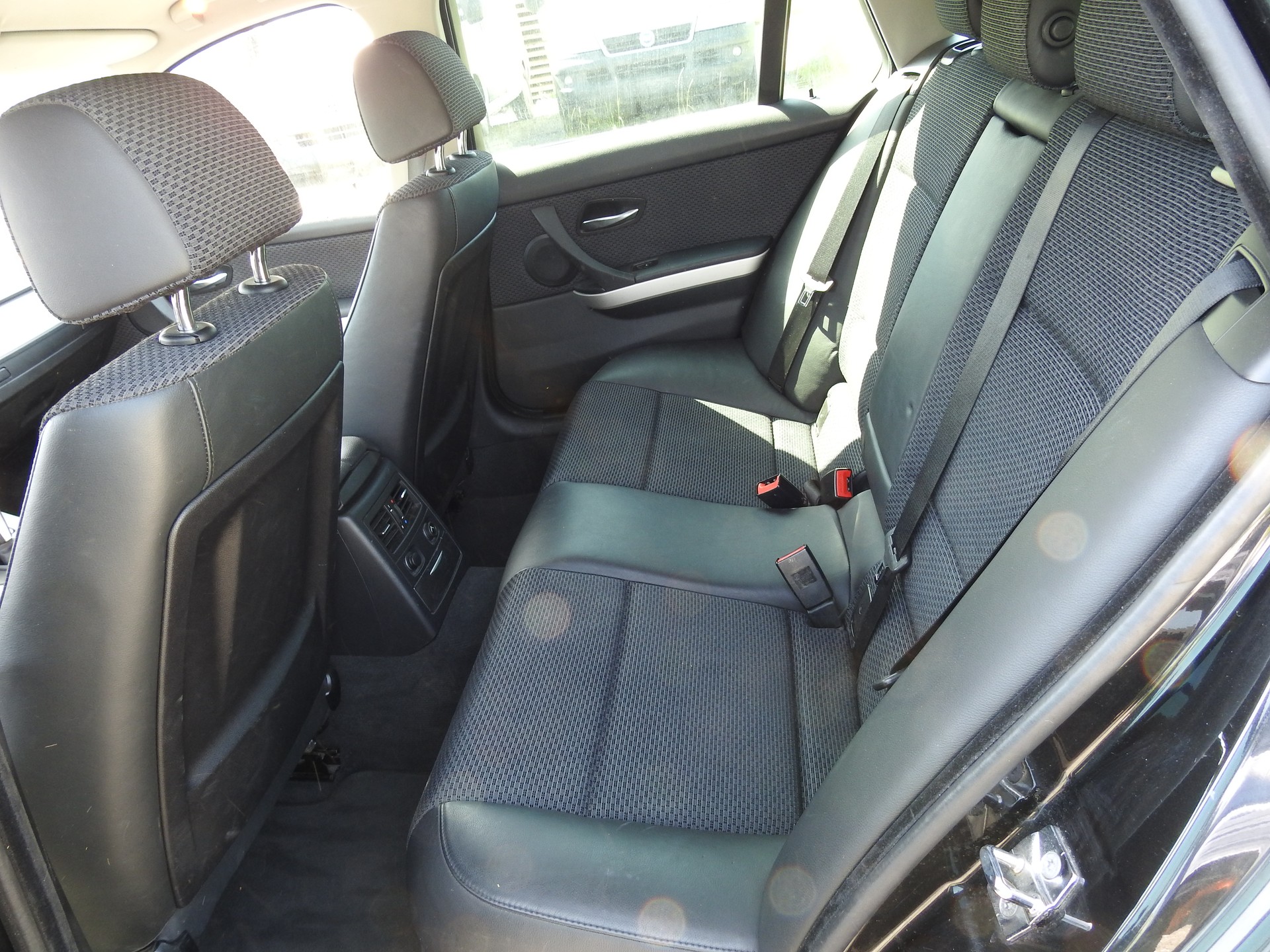 BMW 320i Touring-image-13