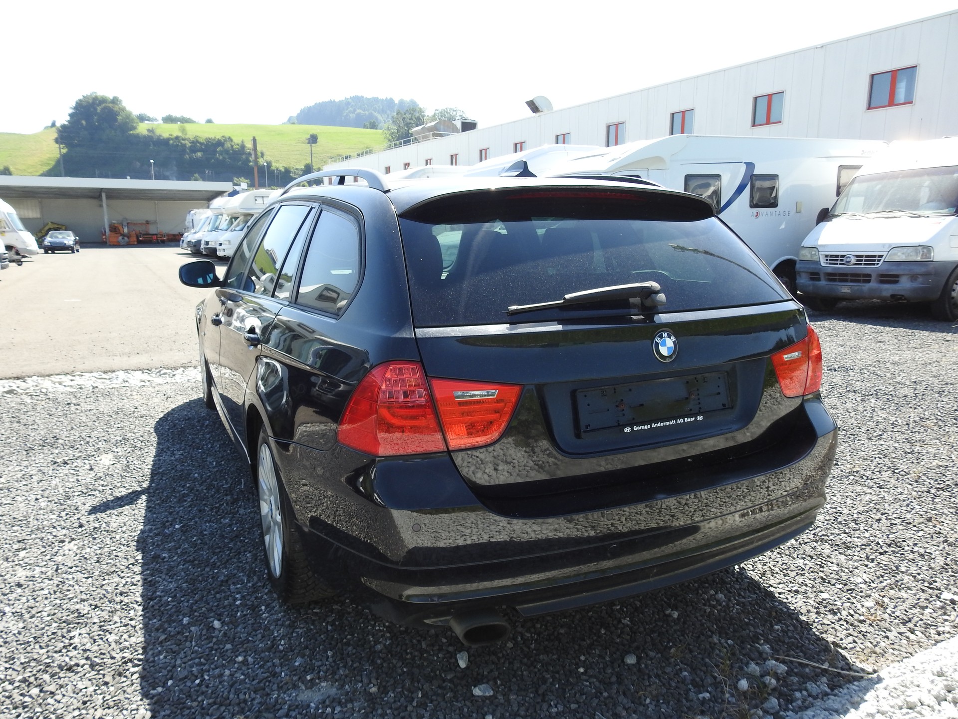 BMW 320i Touring-image-3