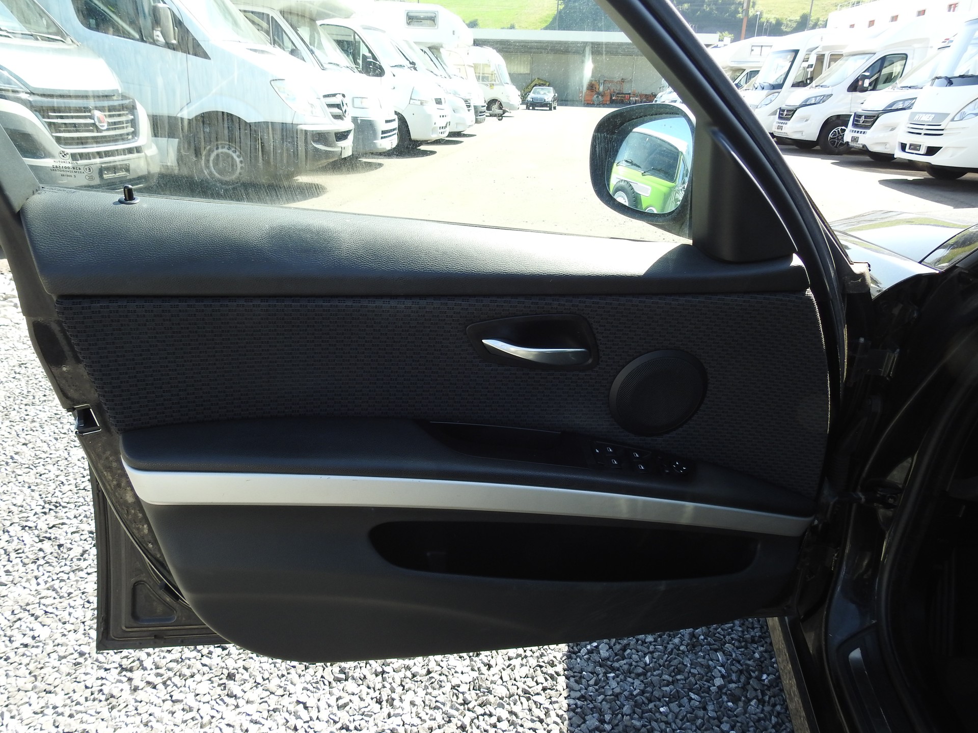 BMW 320i Touring-image-9
