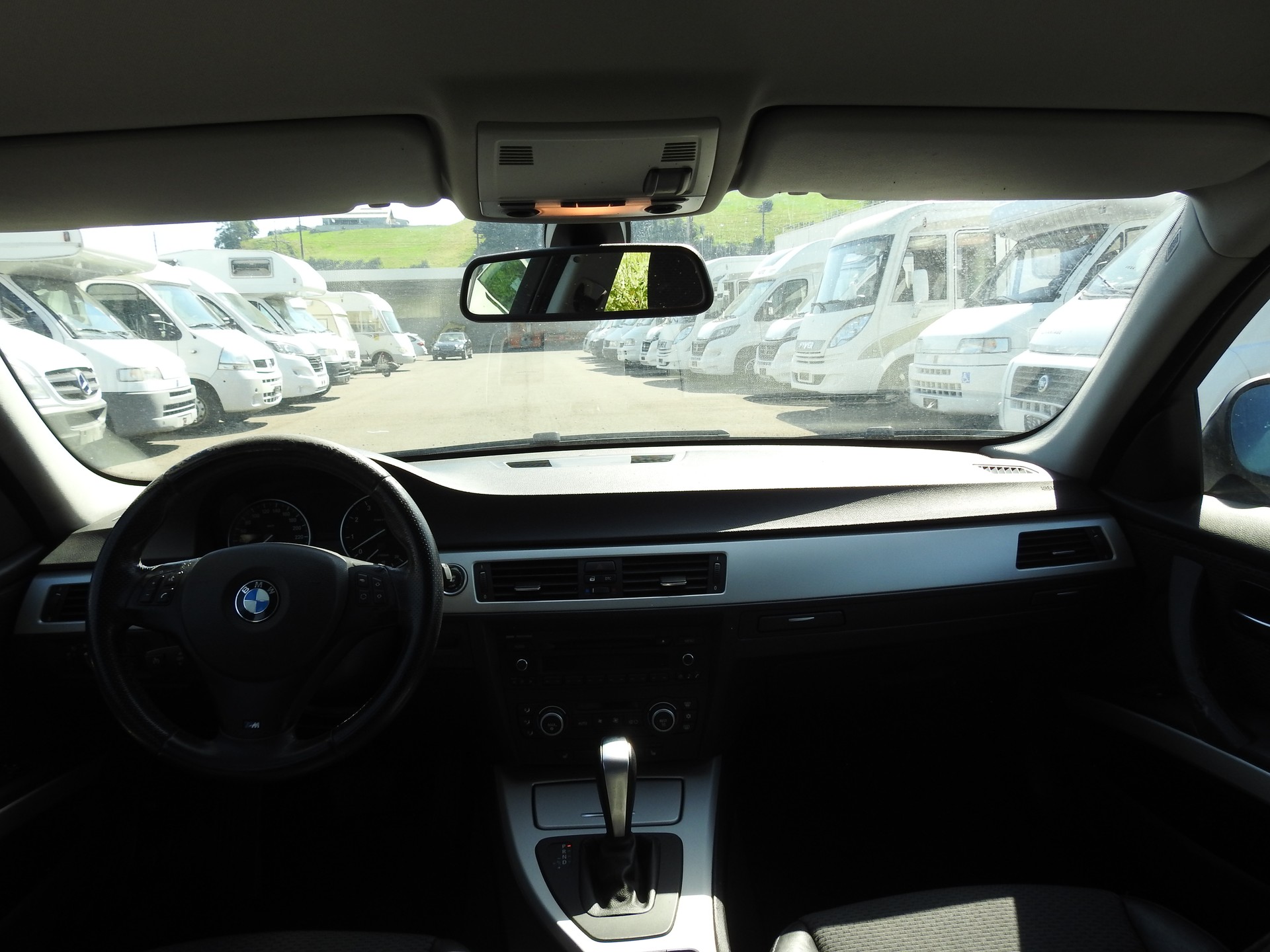 BMW 320i Touring-image-15