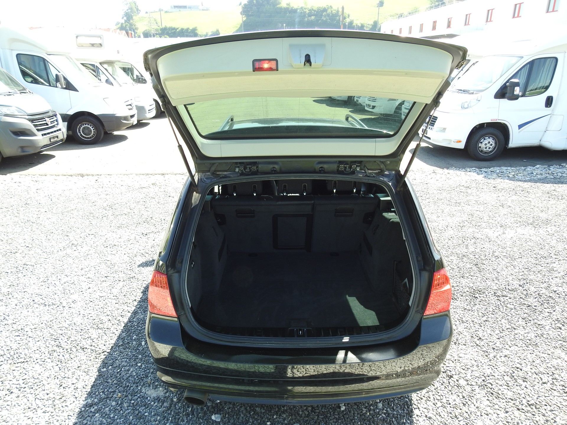 BMW 320i Touring-image-11