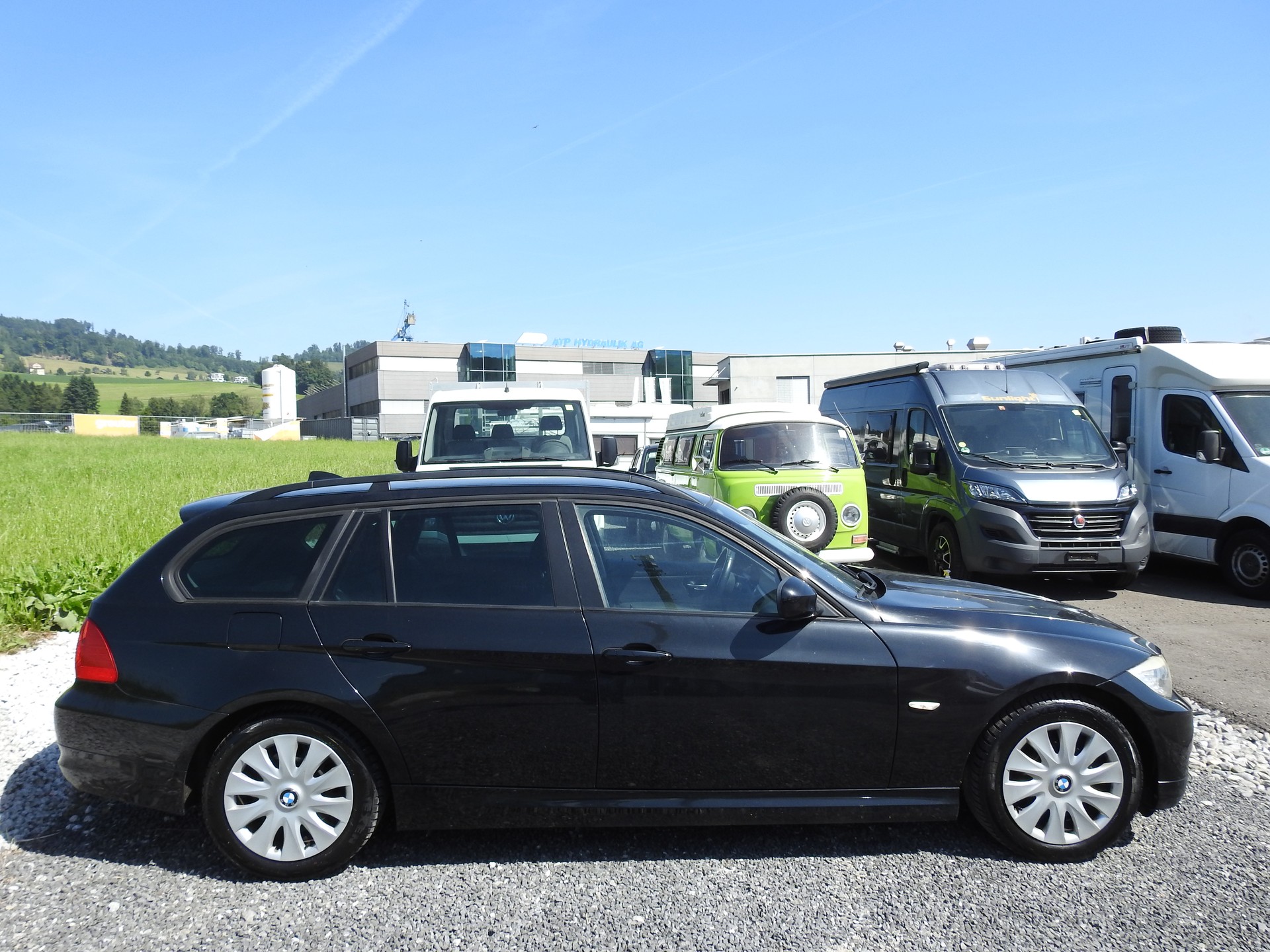 BMW 320i Touring-image-6