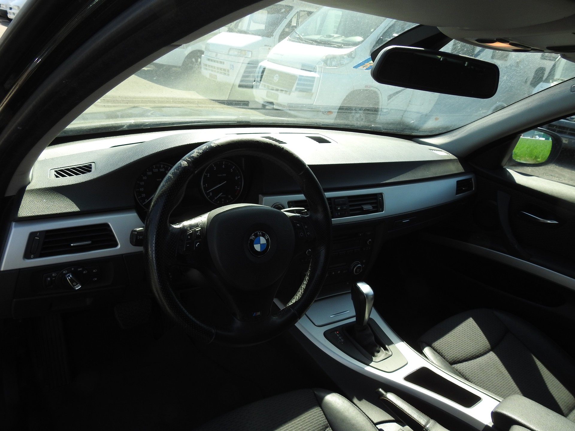 BMW 320i Touring-image-10