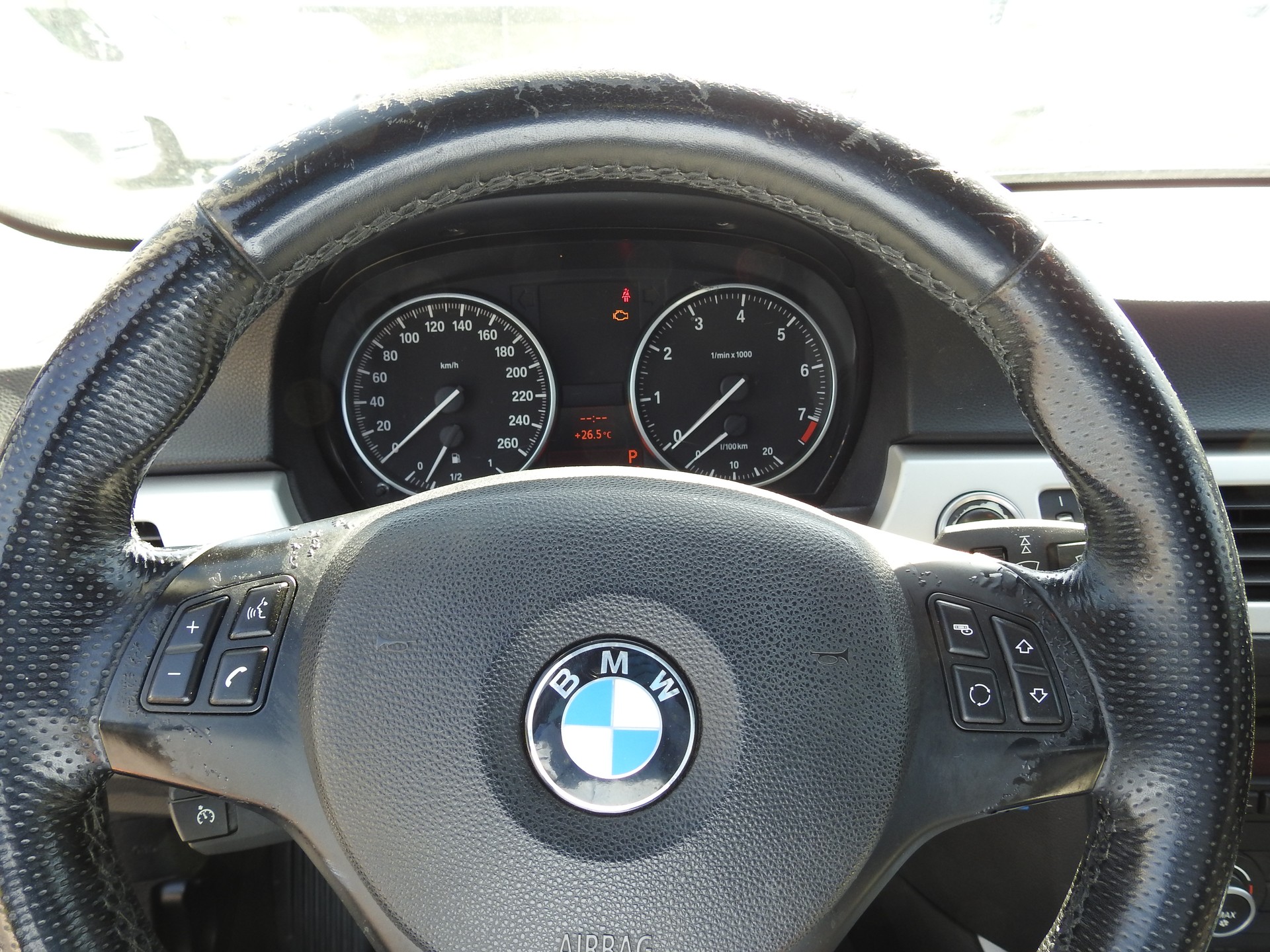 BMW 320i Touring-image-25