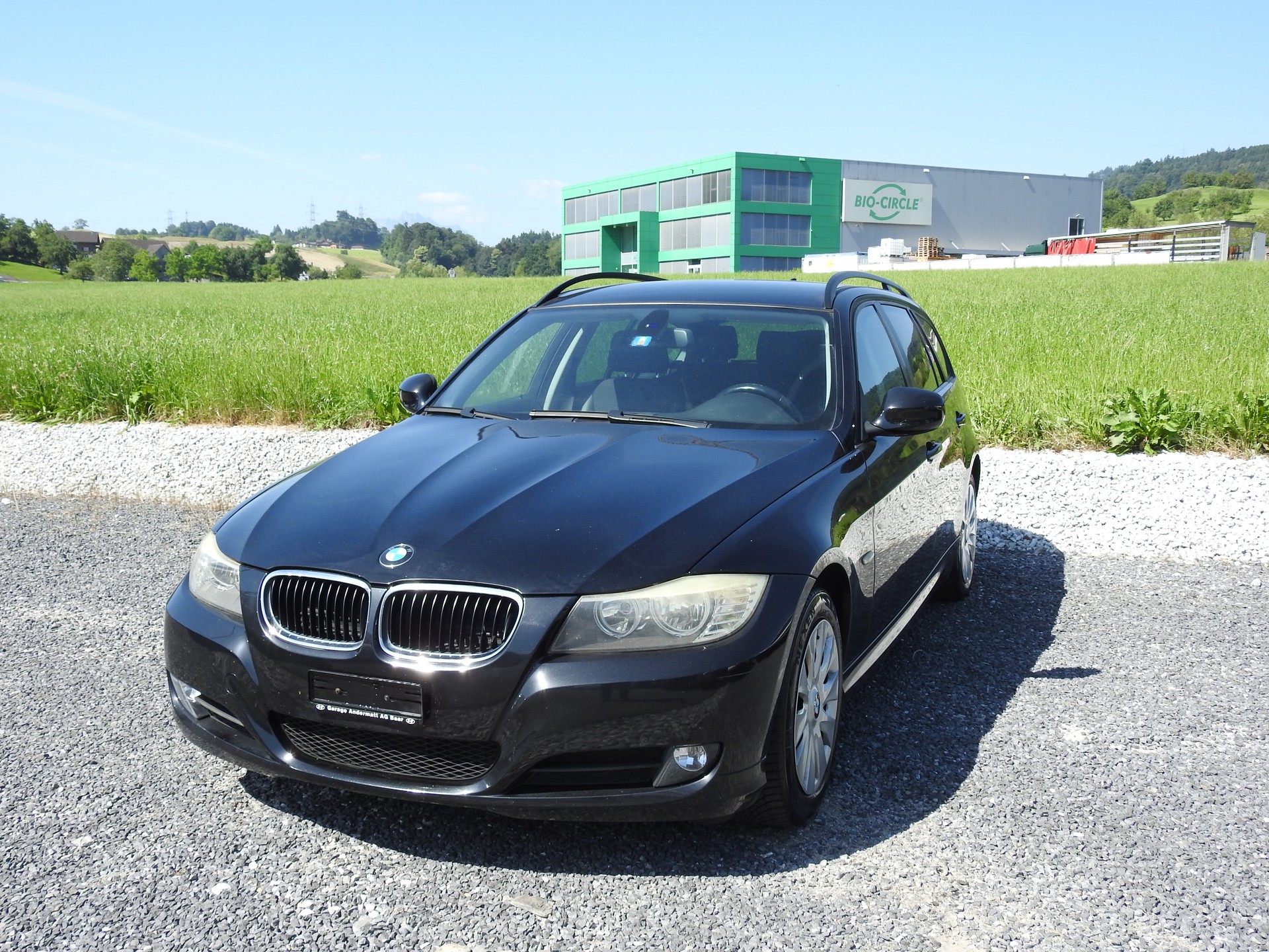 BMW 320i Touring-image-0