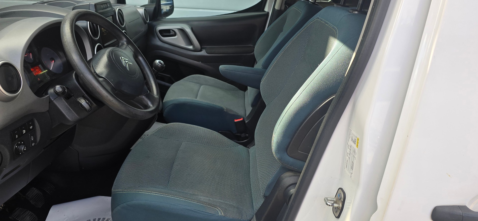 CITROEN Berlingo 1.2i Feel-image-9