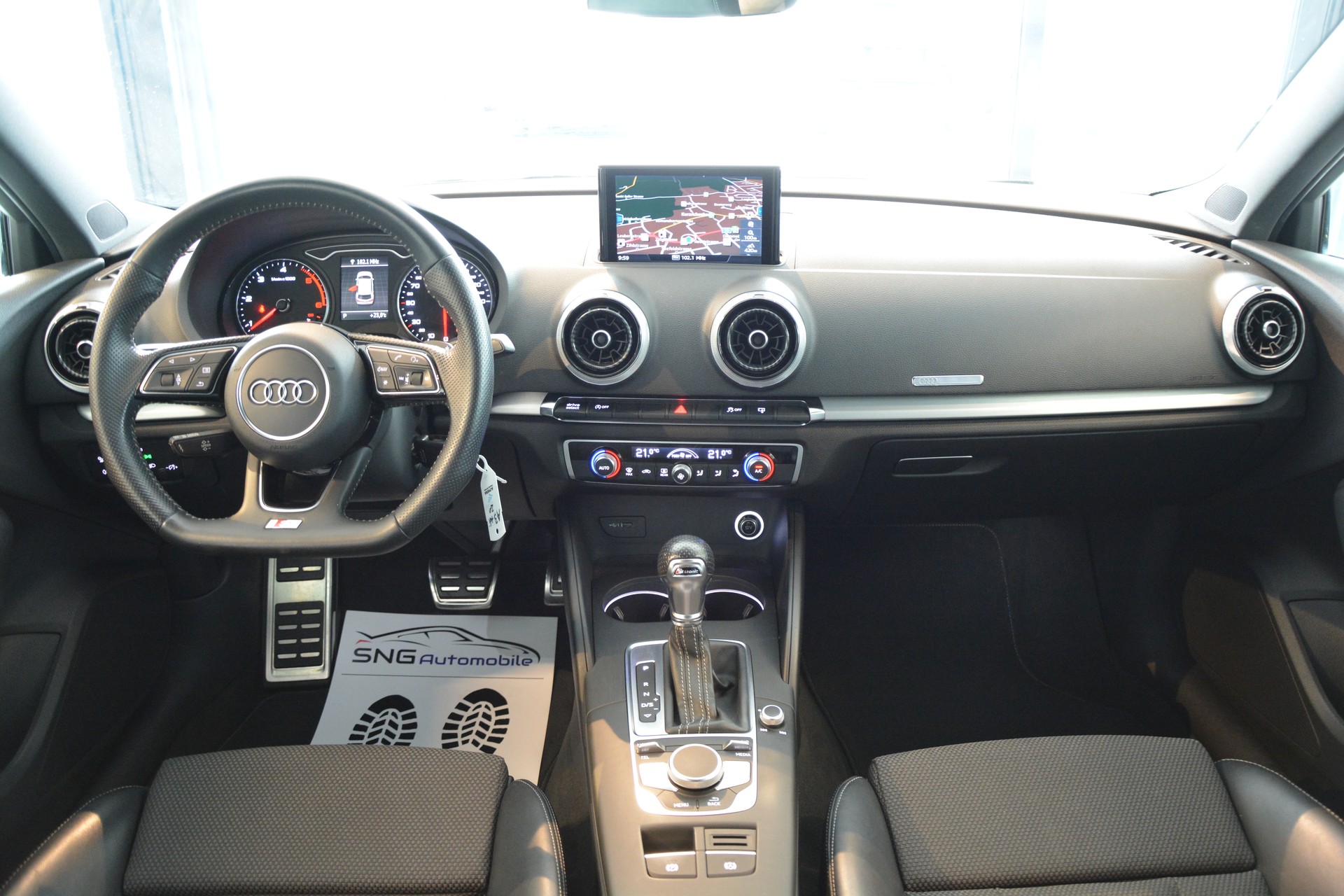 AUDI A3 Sportback 2.0 TDI Sport S-tronic S-Line-image-11