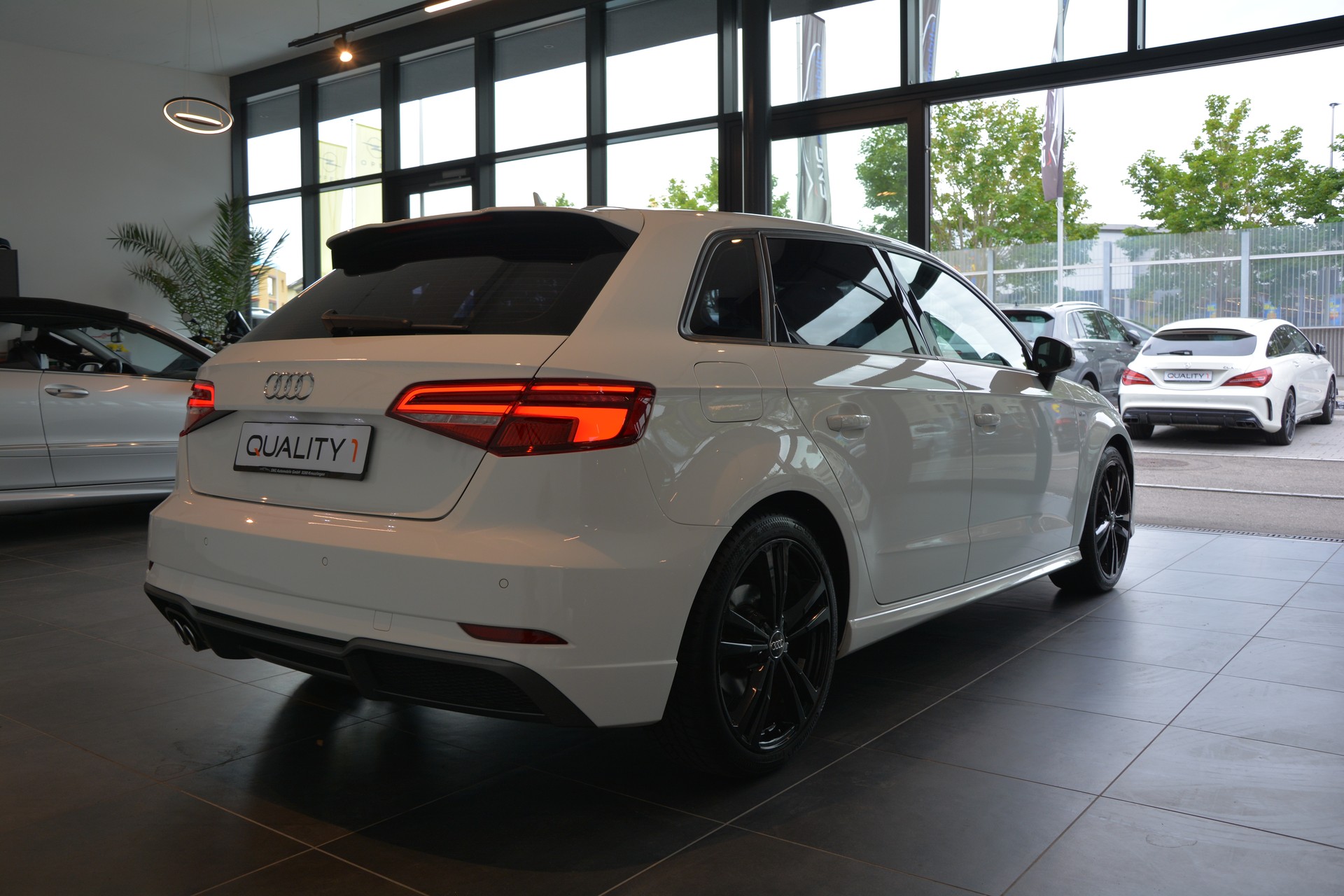 AUDI A3 Sportback 2.0 TDI Sport S-tronic S-Line-image-5