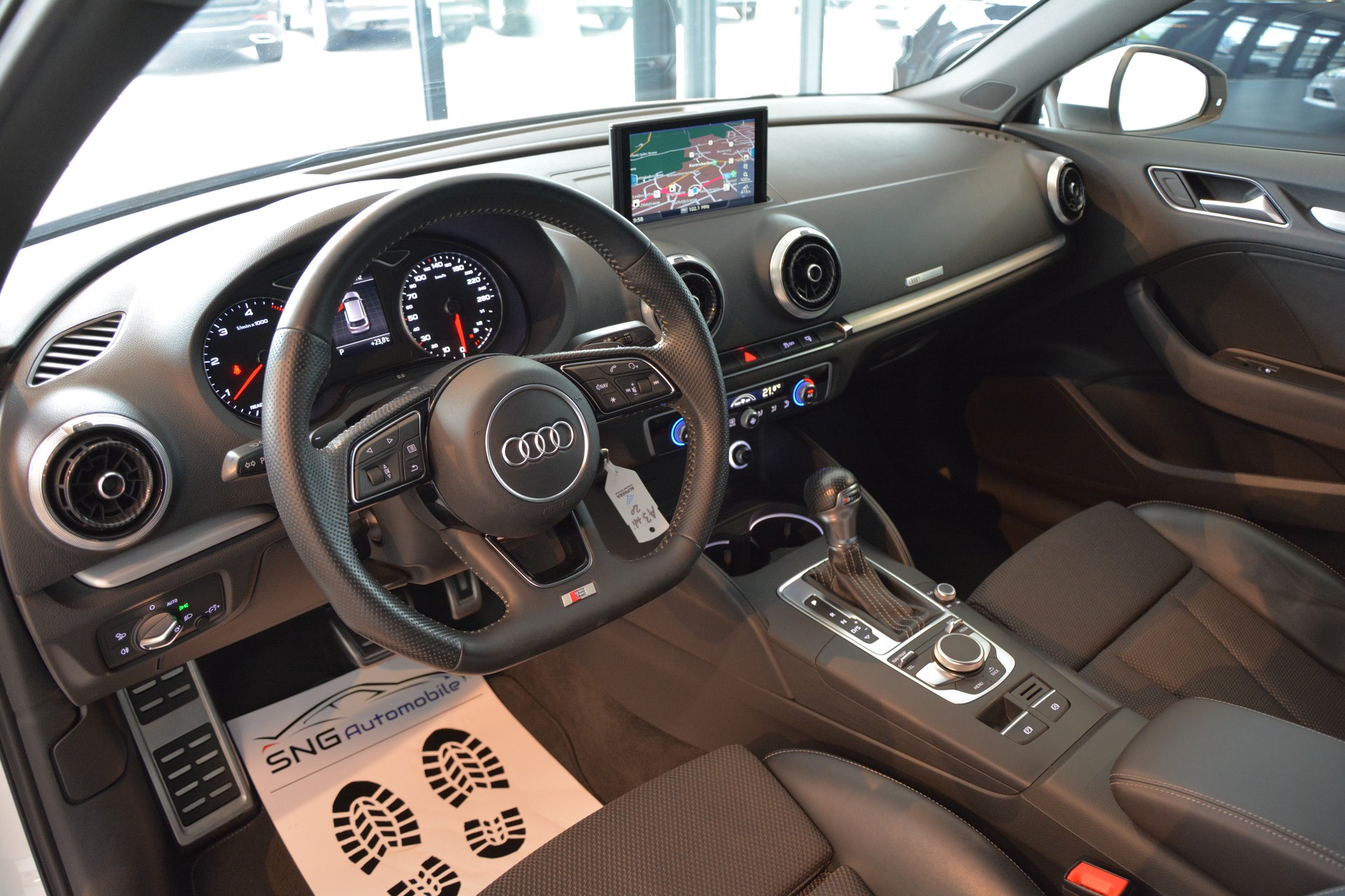 AUDI A3 Sportback 2.0 TDI Sport S-tronic S-Line-image-9