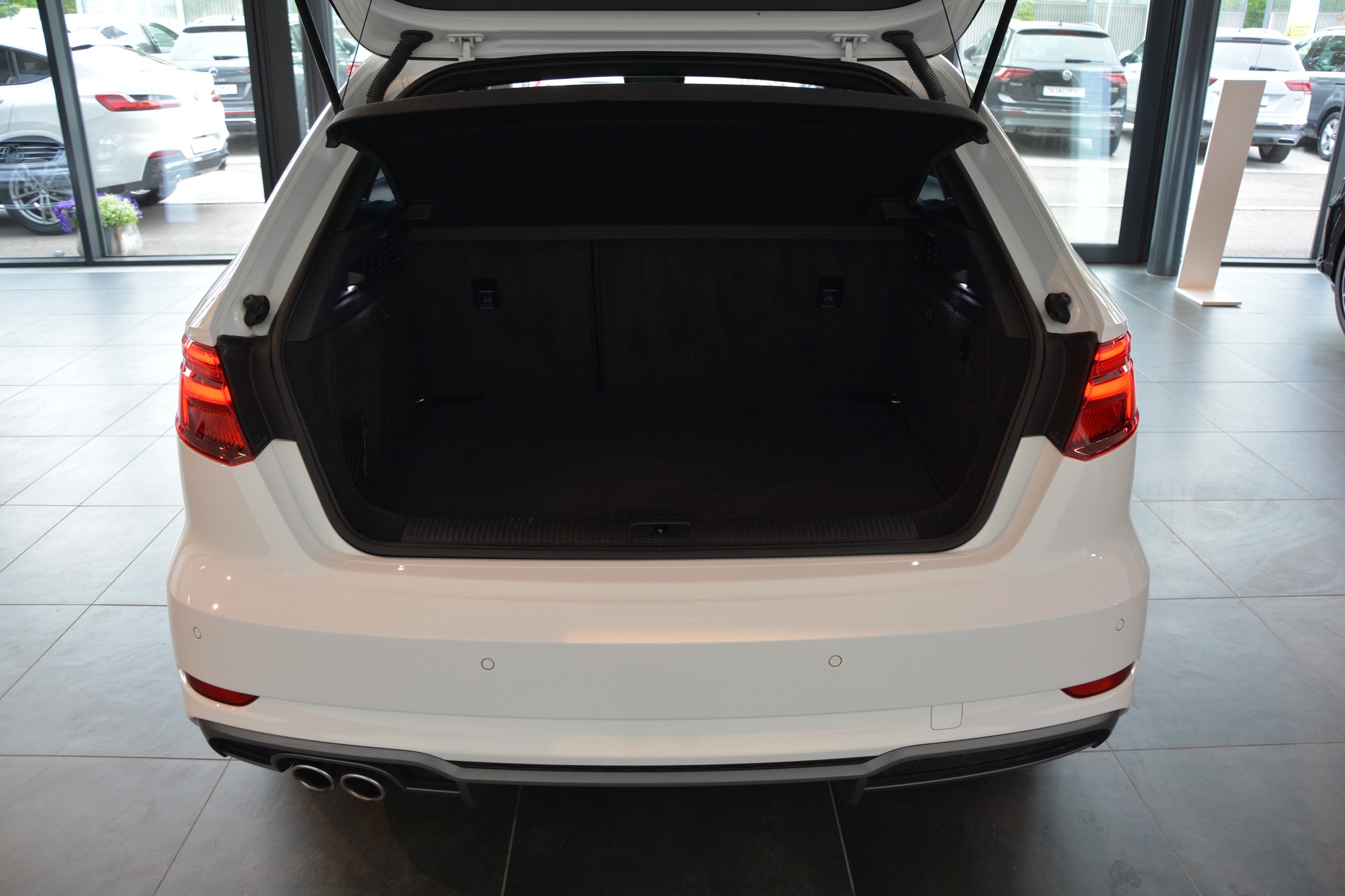 AUDI A3 Sportback 2.0 TDI Sport S-tronic S-Line-image-14