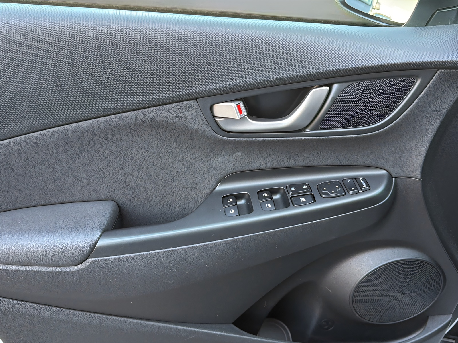HYUNDAI Kona 1.6 T-GDi Launch Plus 4WD DCT-image-10