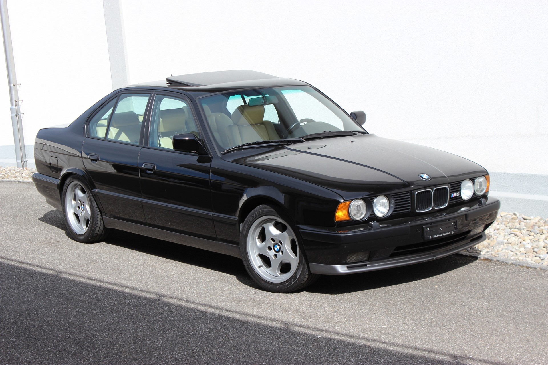 BMW M5-image-2