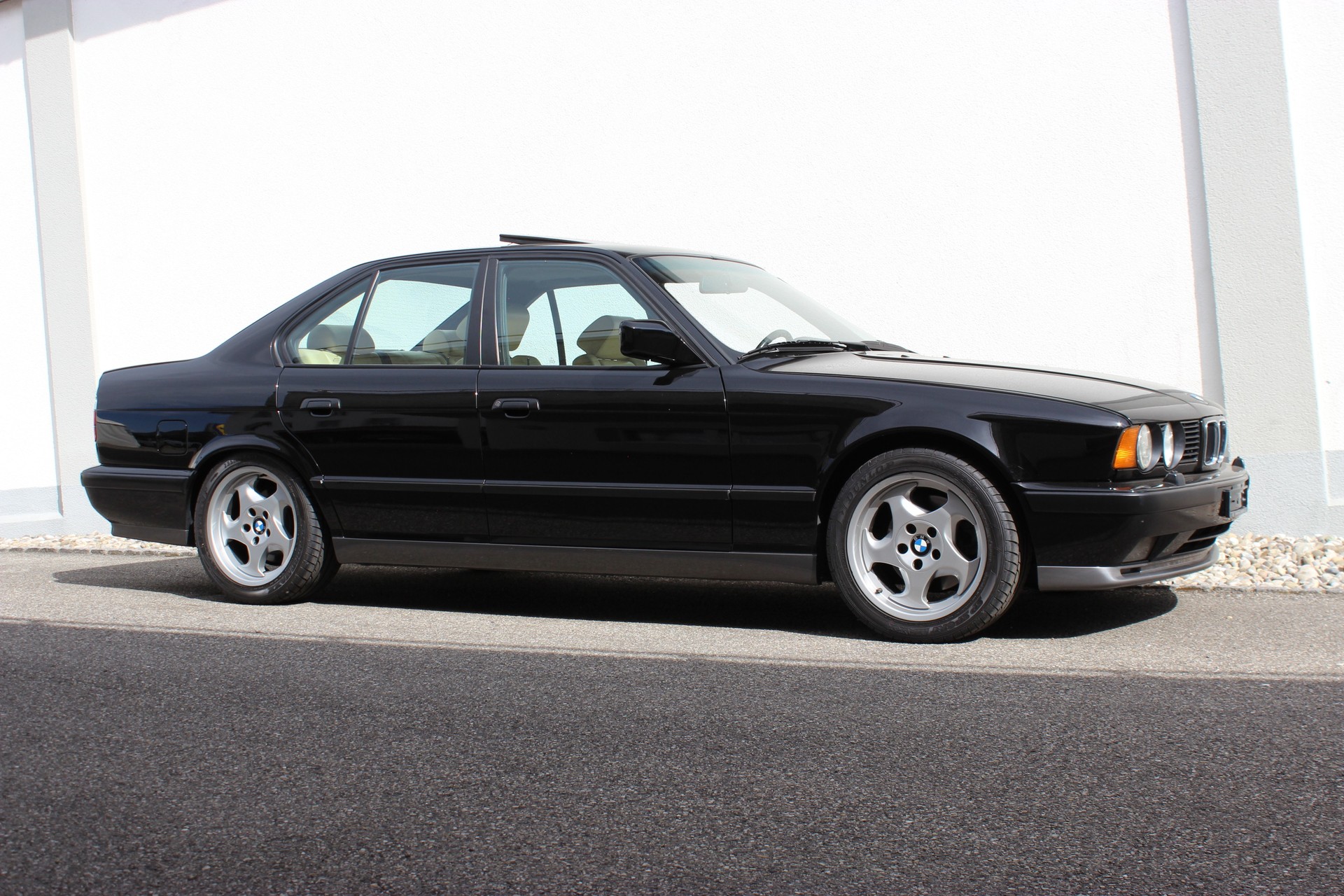 BMW M5-image-5