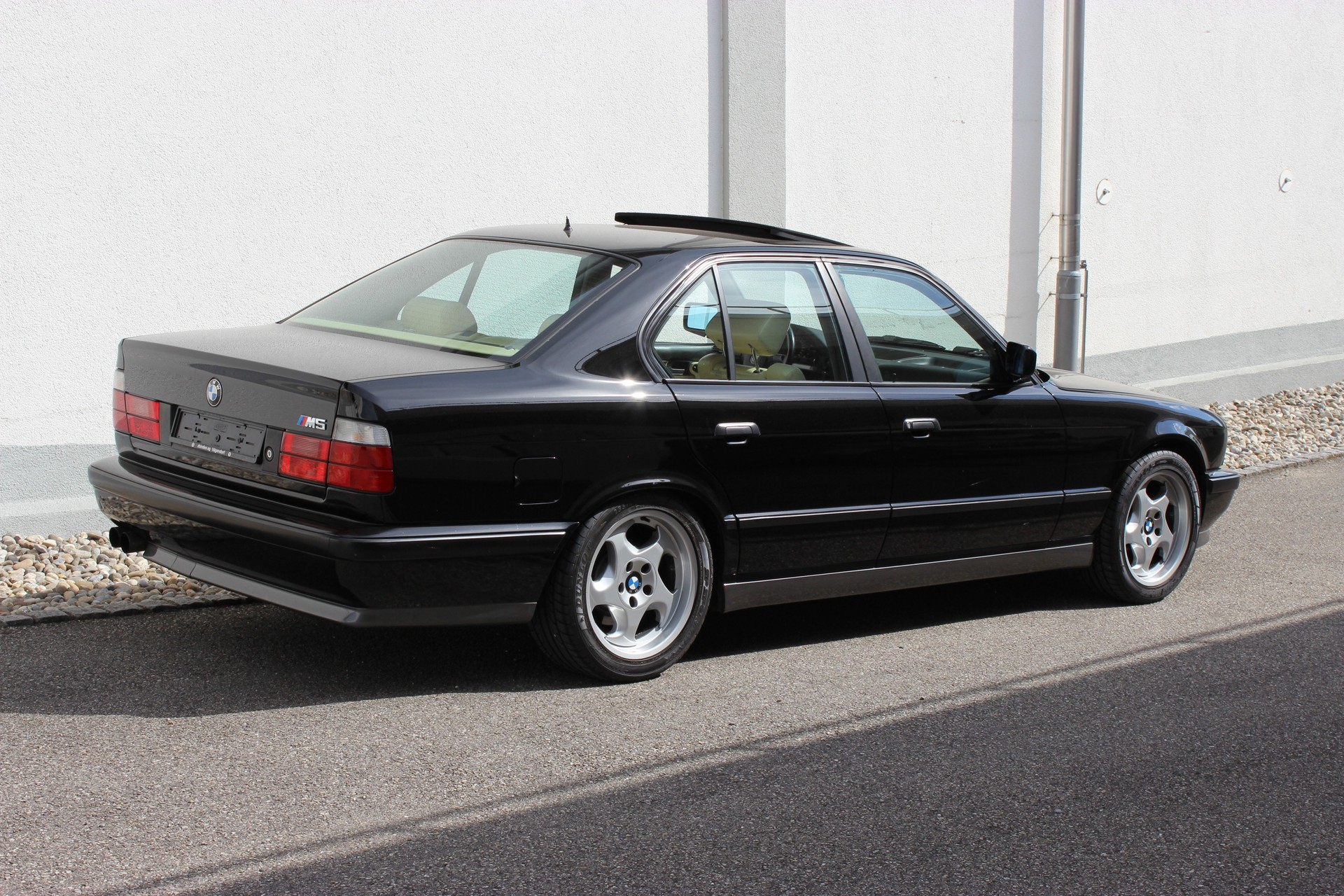 BMW M5-image-4