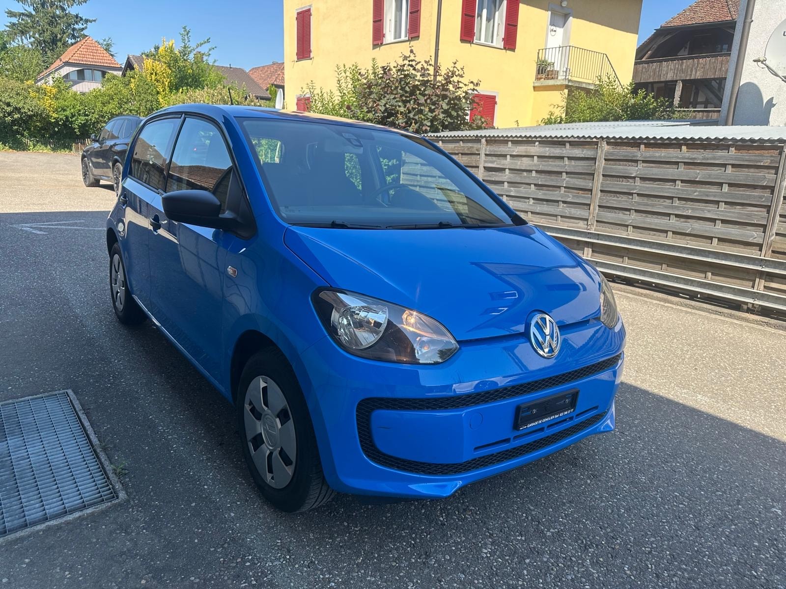 VW Up 1.0 swiss up-image-0