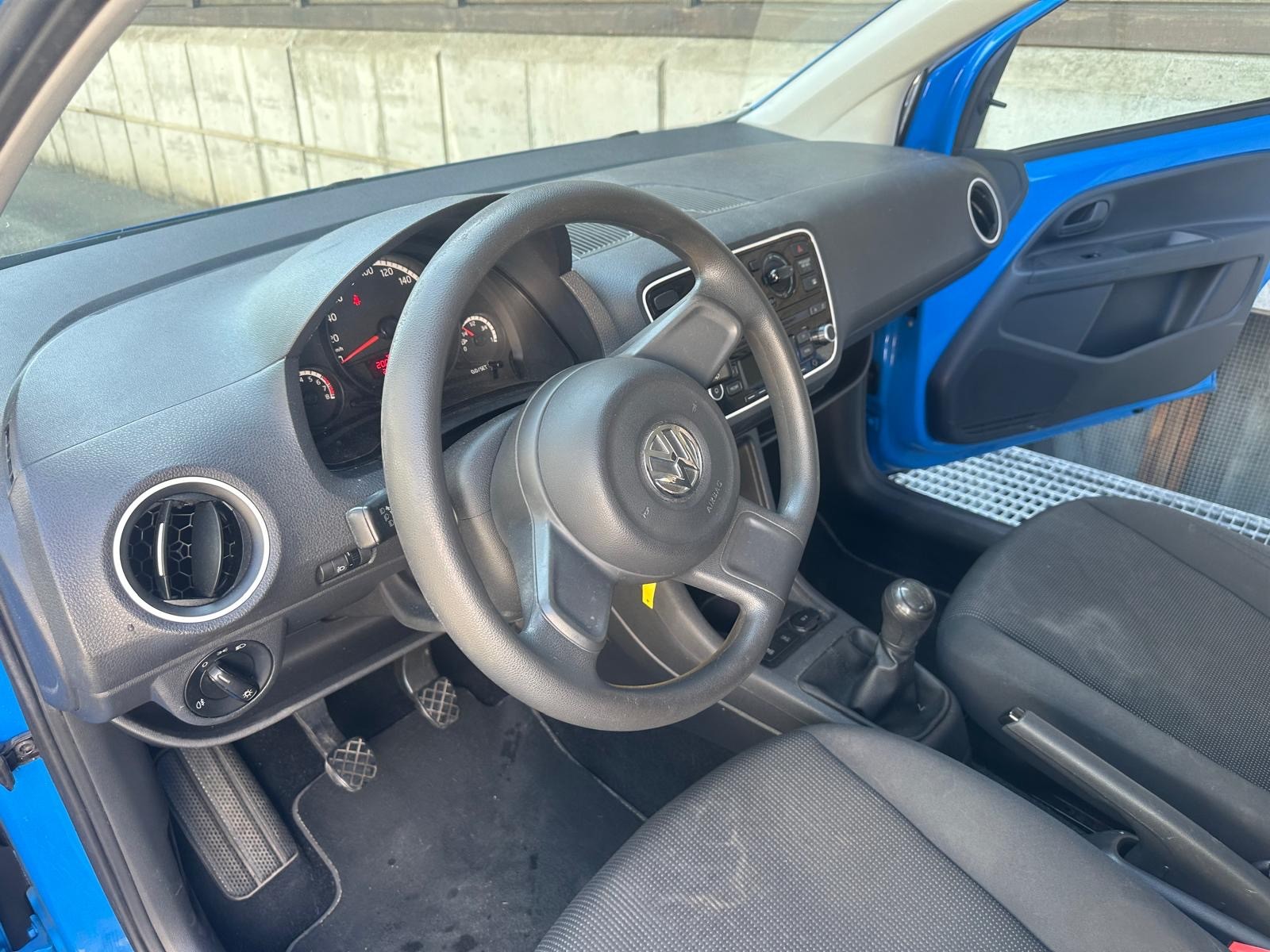 VW Up 1.0 swiss up-image-8