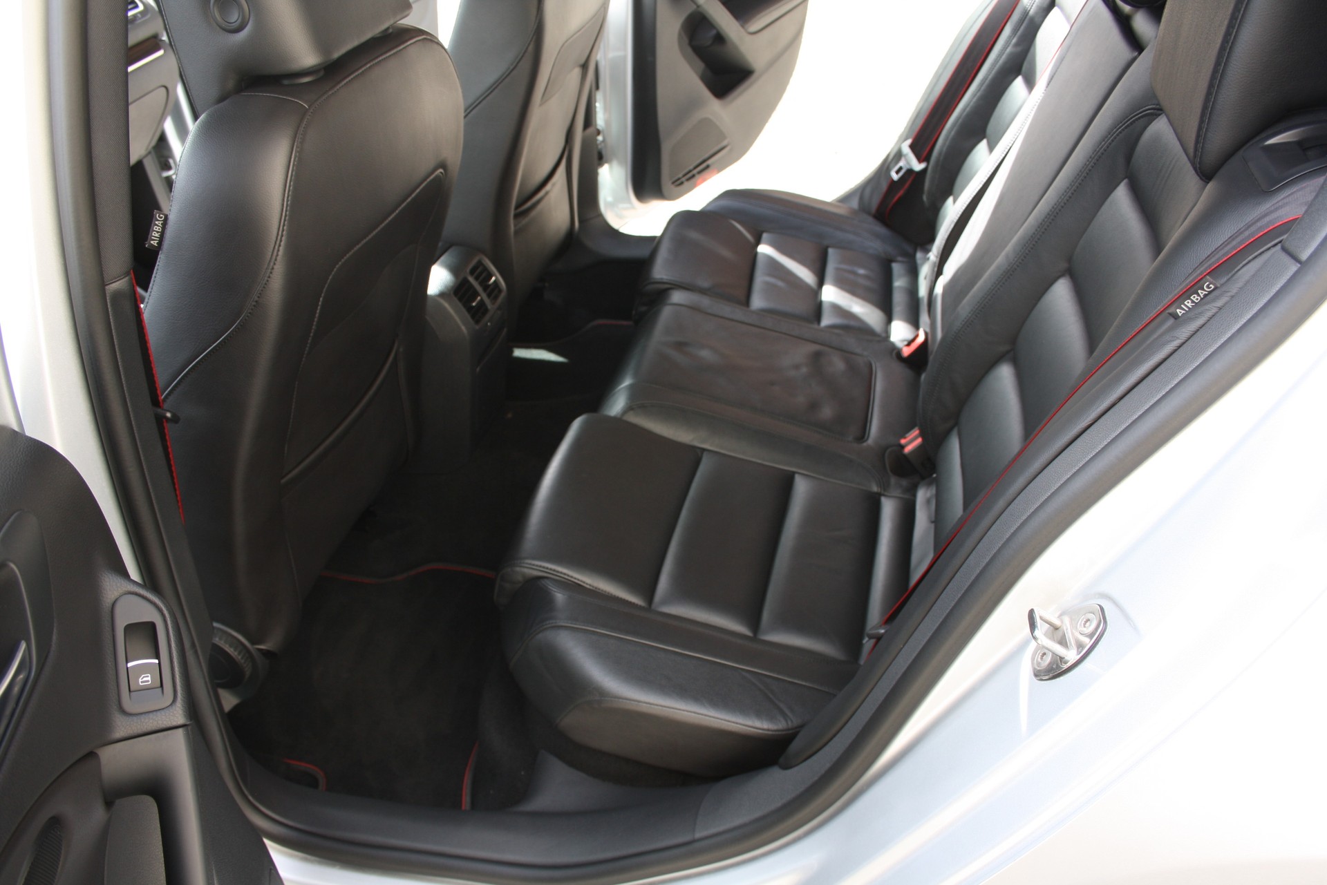 VW Golf 2.0 TSI GTI Edition 35-image-12