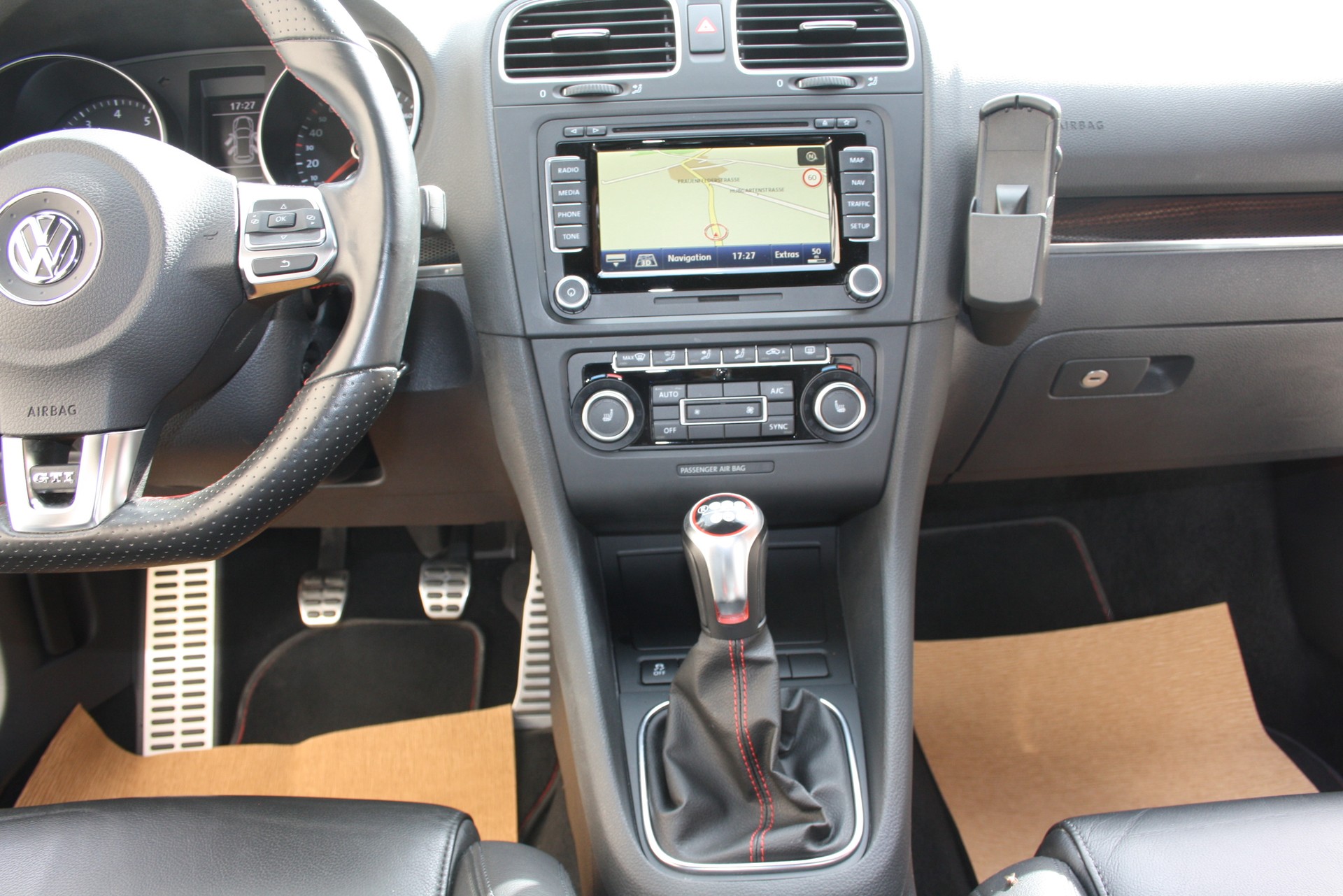 VW Golf 2.0 TSI GTI Edition 35-image-10
