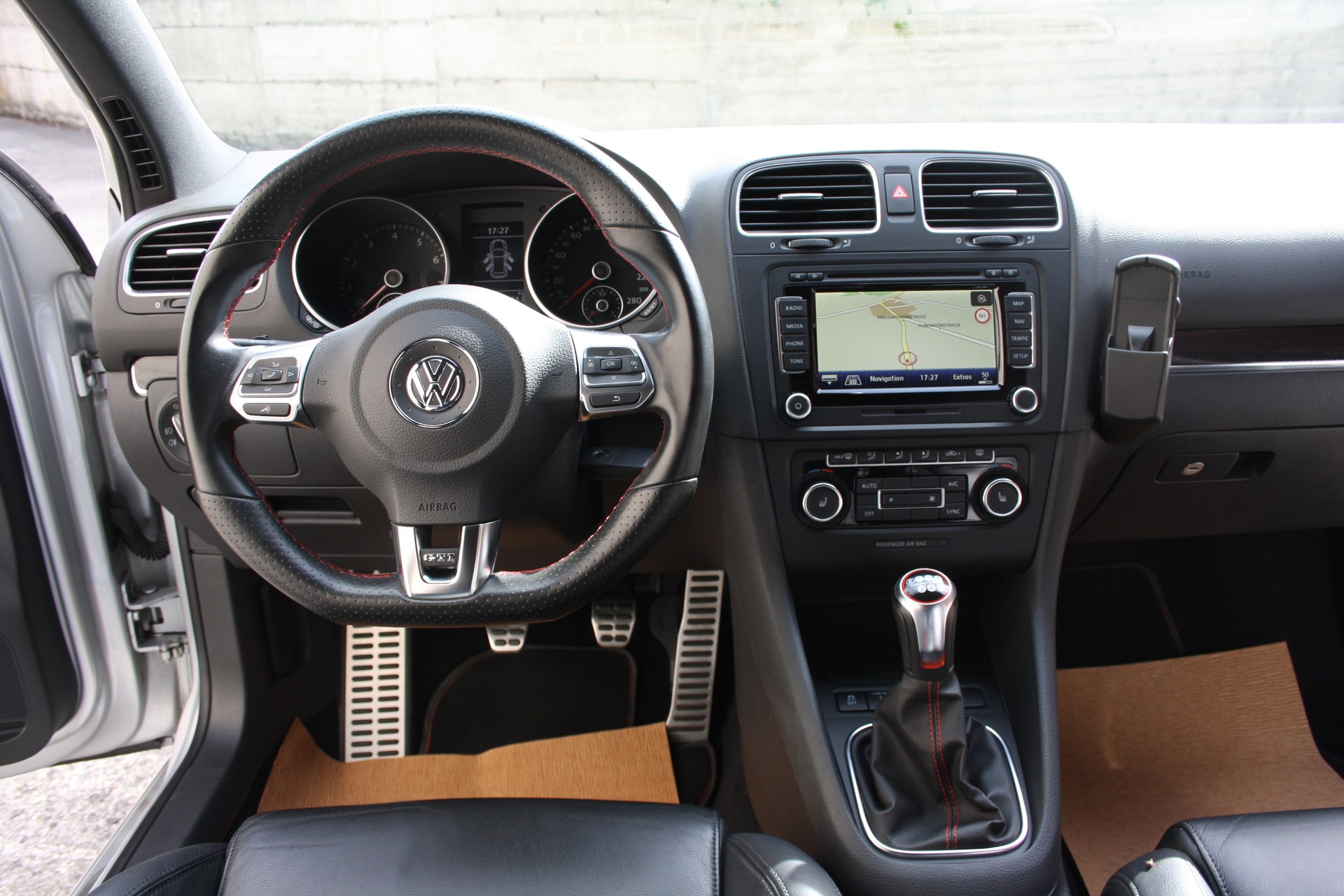 VW Golf 2.0 TSI GTI Edition 35-image-9