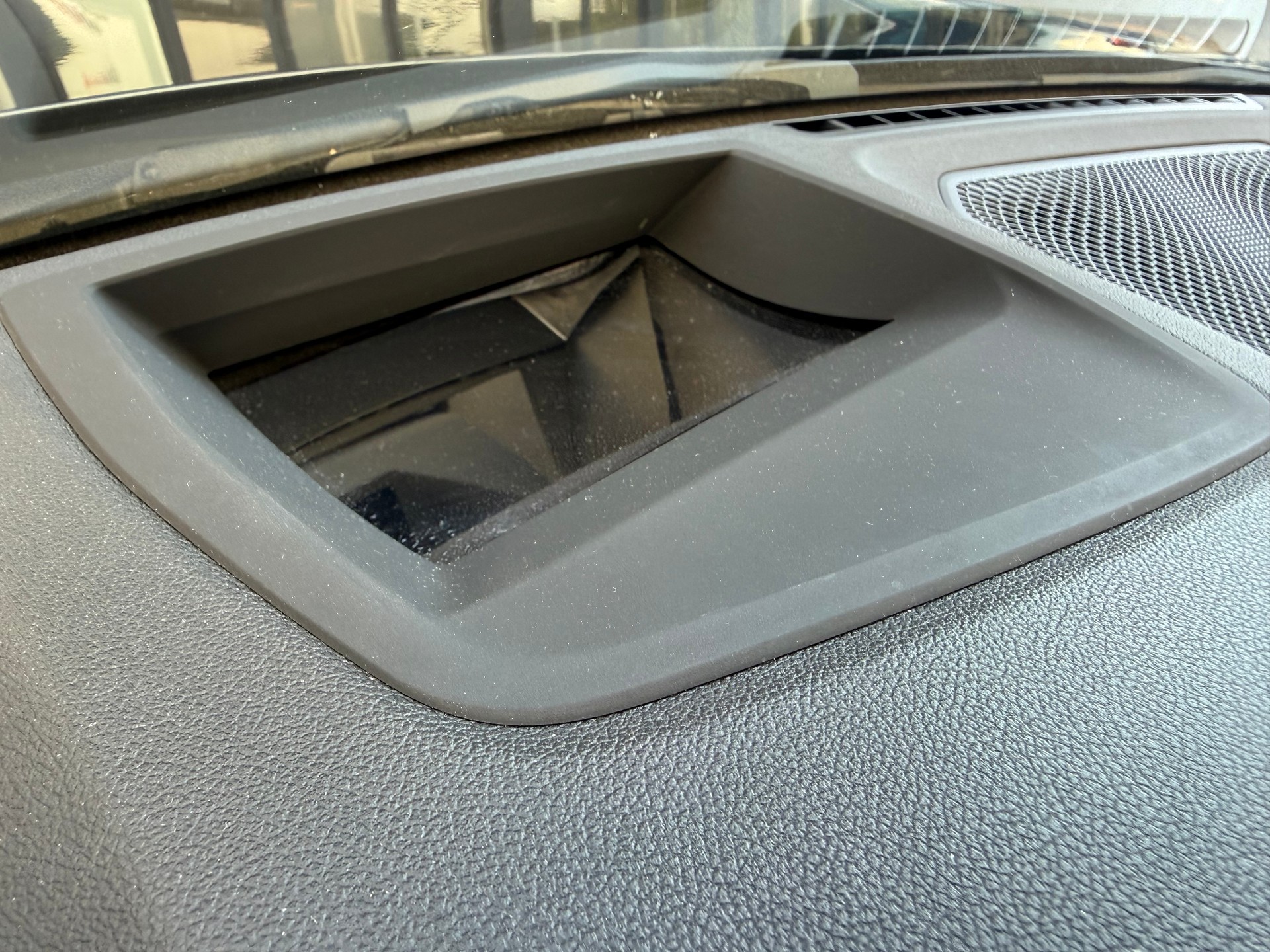 BMW 320d xDrive 48V Touring Steptronic Head-up, RF Kamera-image-6