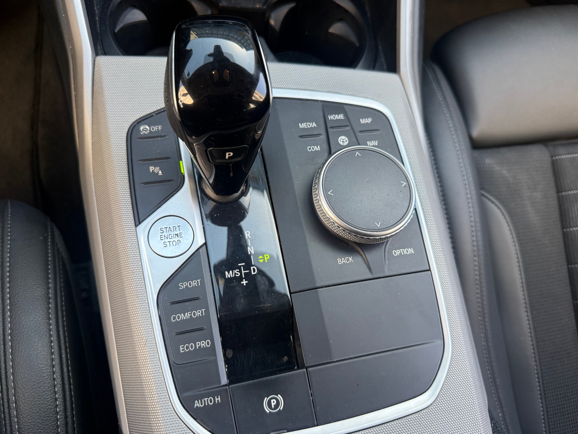 BMW 320d xDrive 48V Touring Steptronic Head-up, RF Kamera-image-7