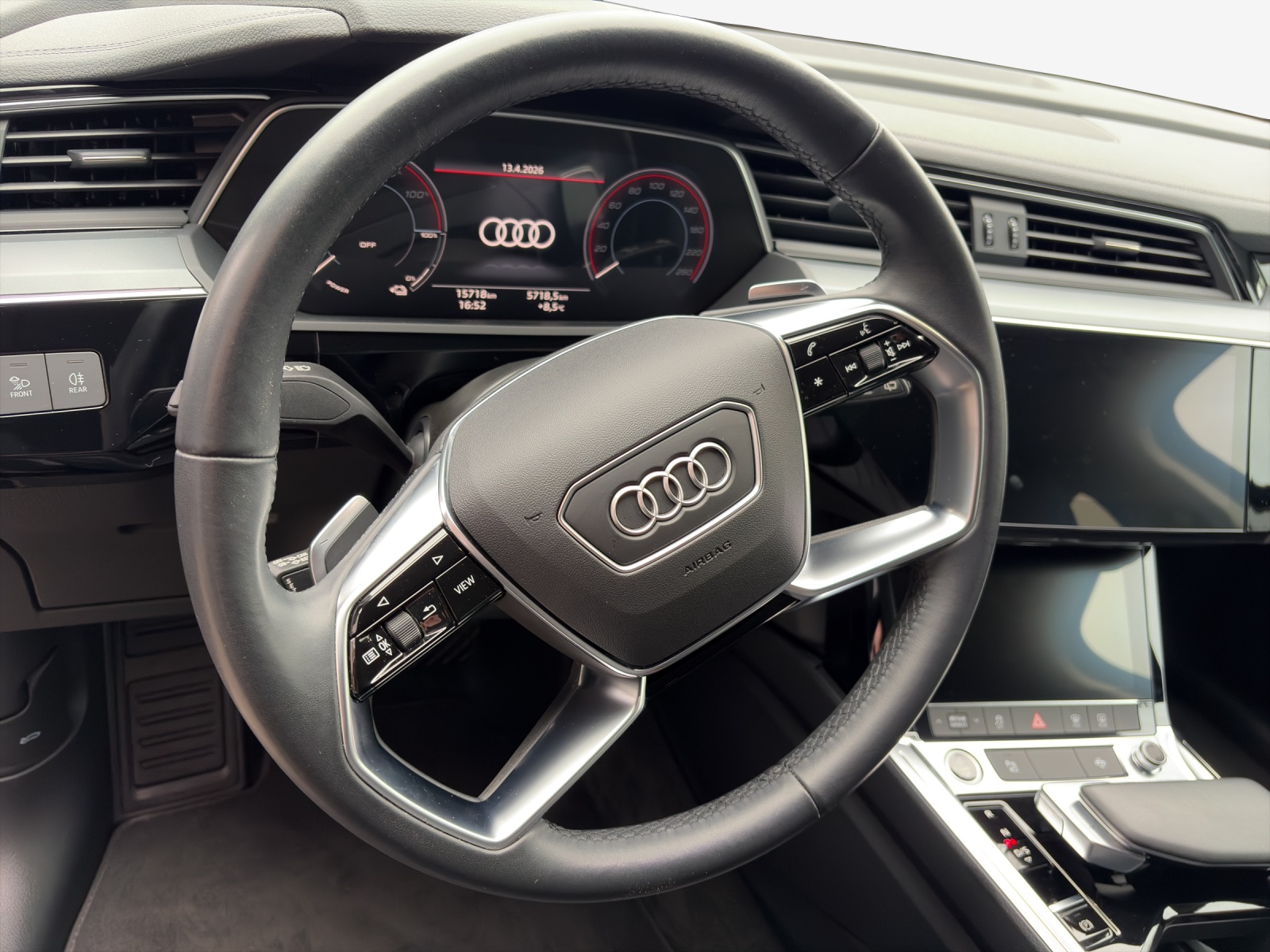 AUDI e-tron 50 S Line Attraction quattro-image-10