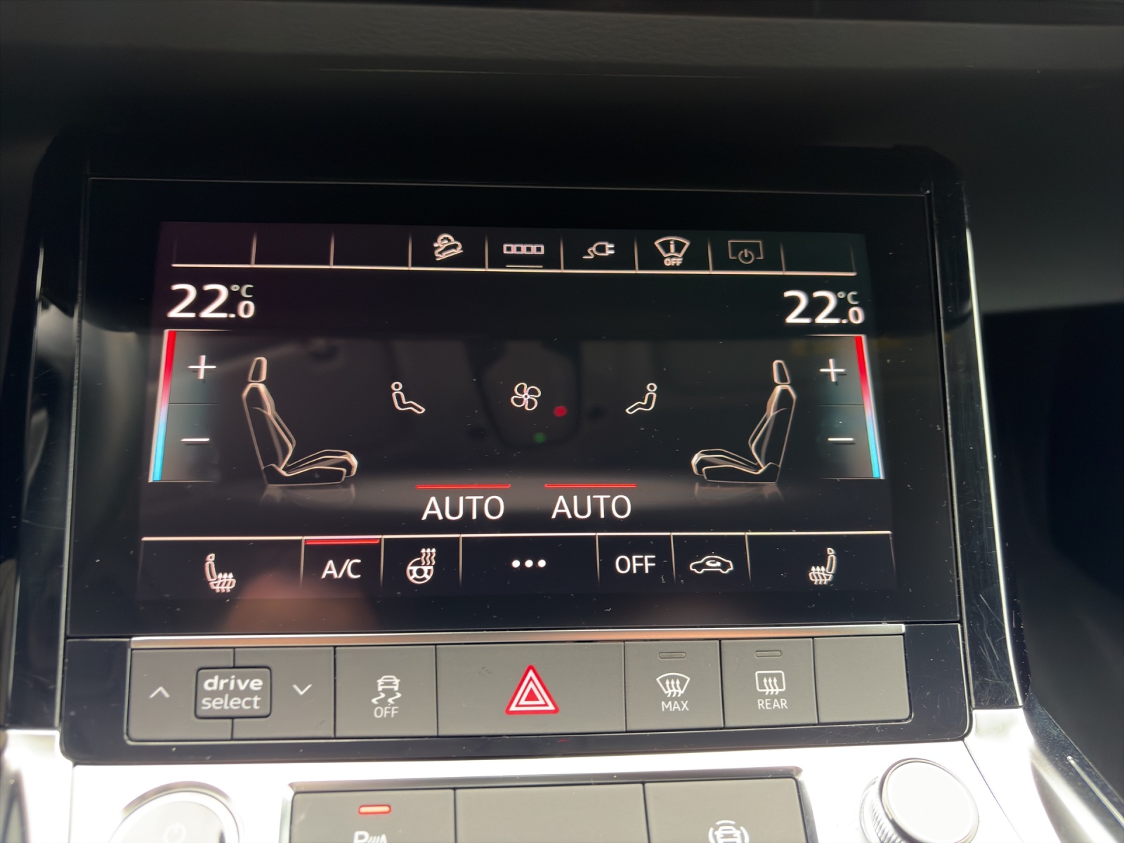 AUDI e-tron 50 S Line Attraction quattro-image-16