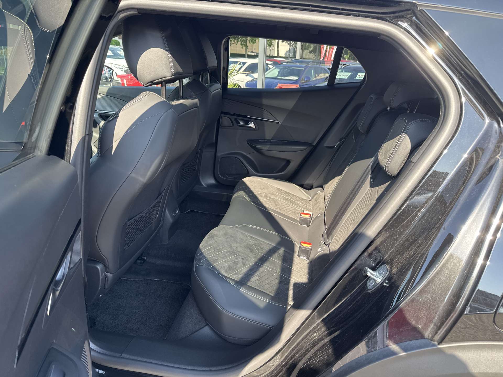 PEUGEOT 2008 1.2 PureTech GT Automat-image-6