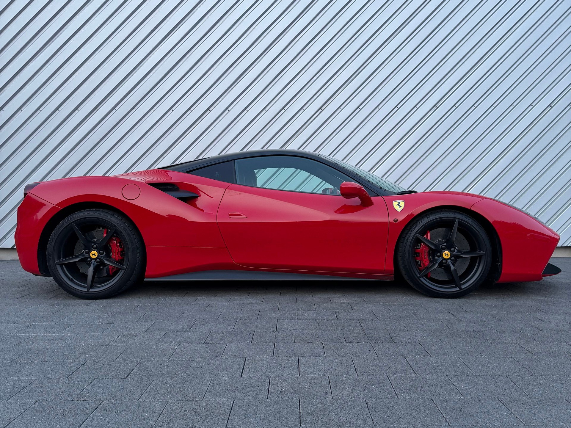 FERRARI 488 GTB 3.9 V8-showroom-element-1