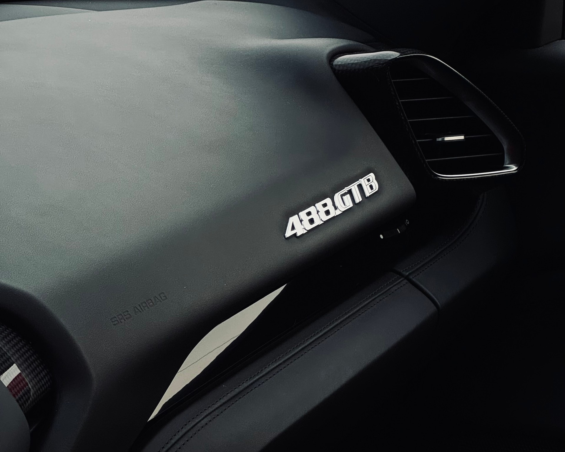 FERRARI 488 GTB 3.9 V8-image-5