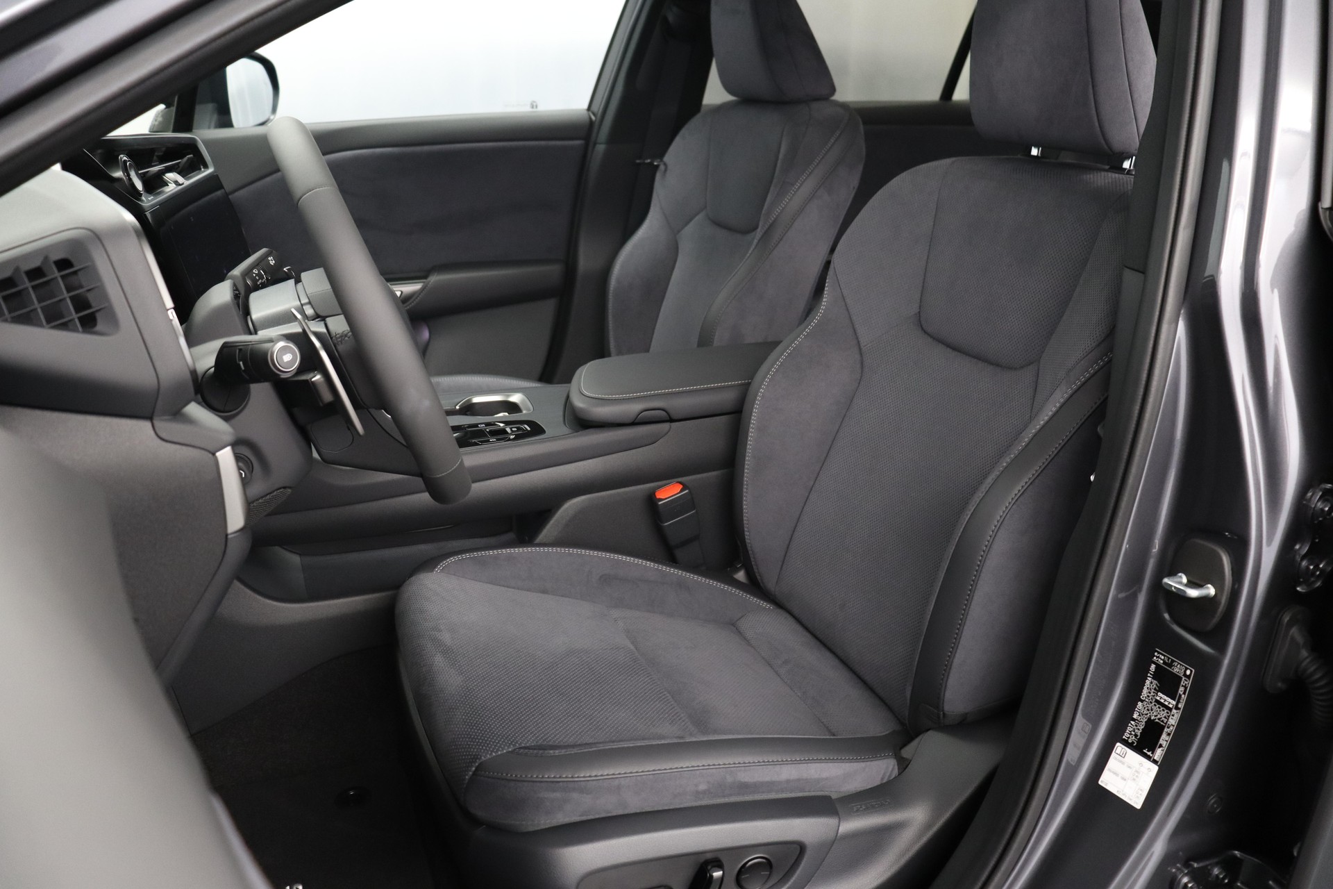 LEXUS RZ 450e Excellence-image-2