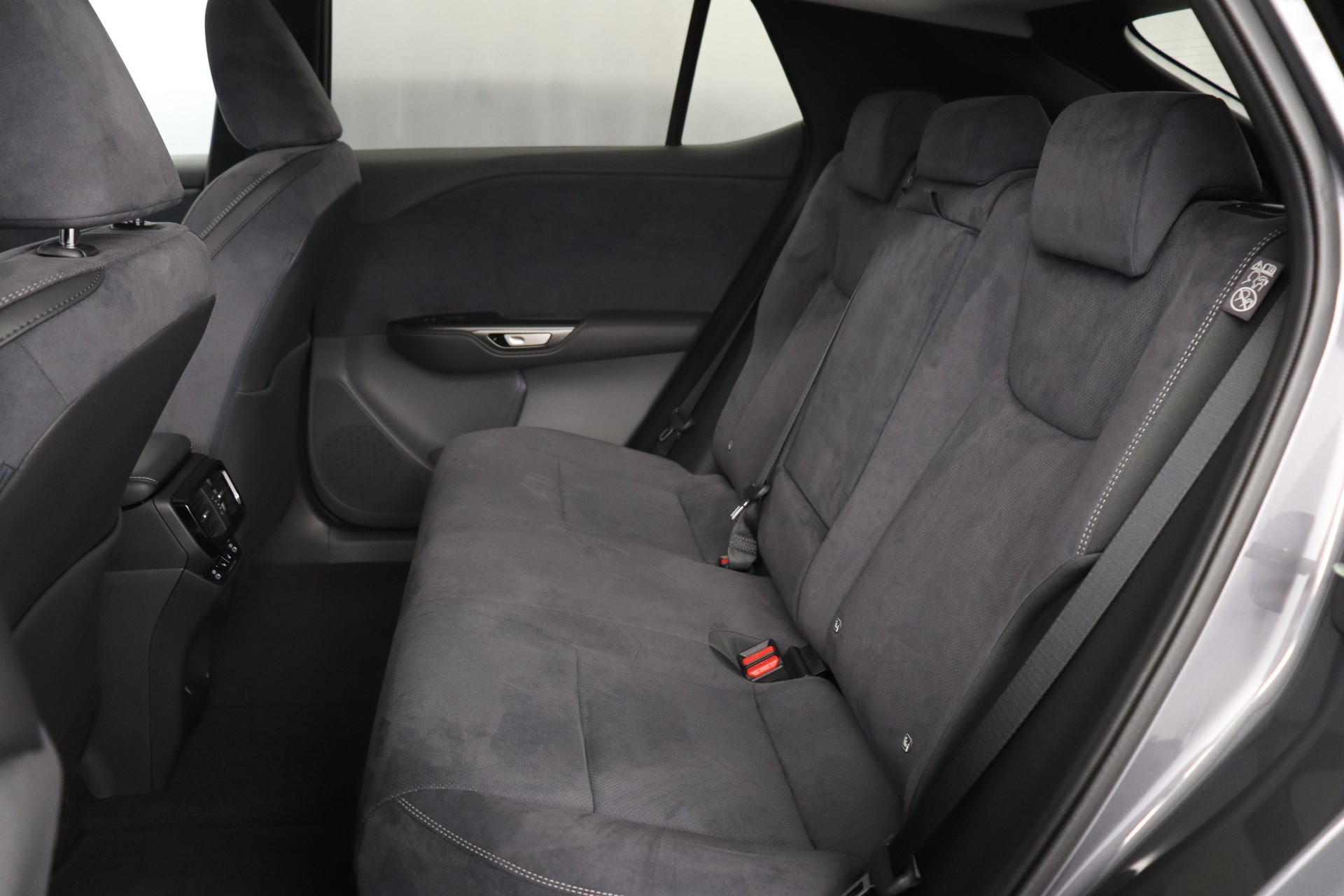 LEXUS RZ 450e Excellence-image-8
