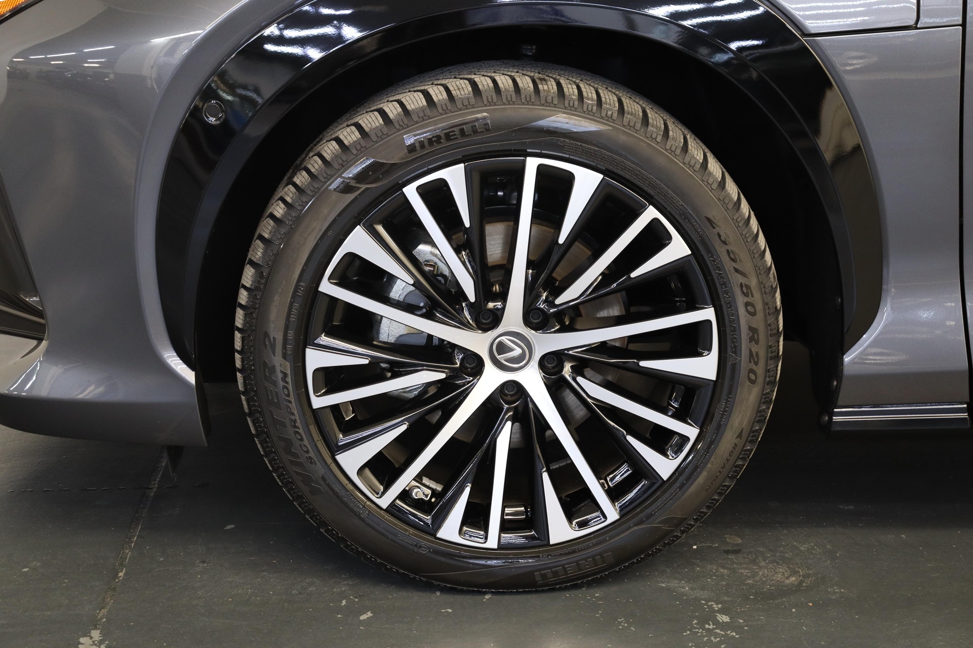 LEXUS RZ 450e Excellence-image-12