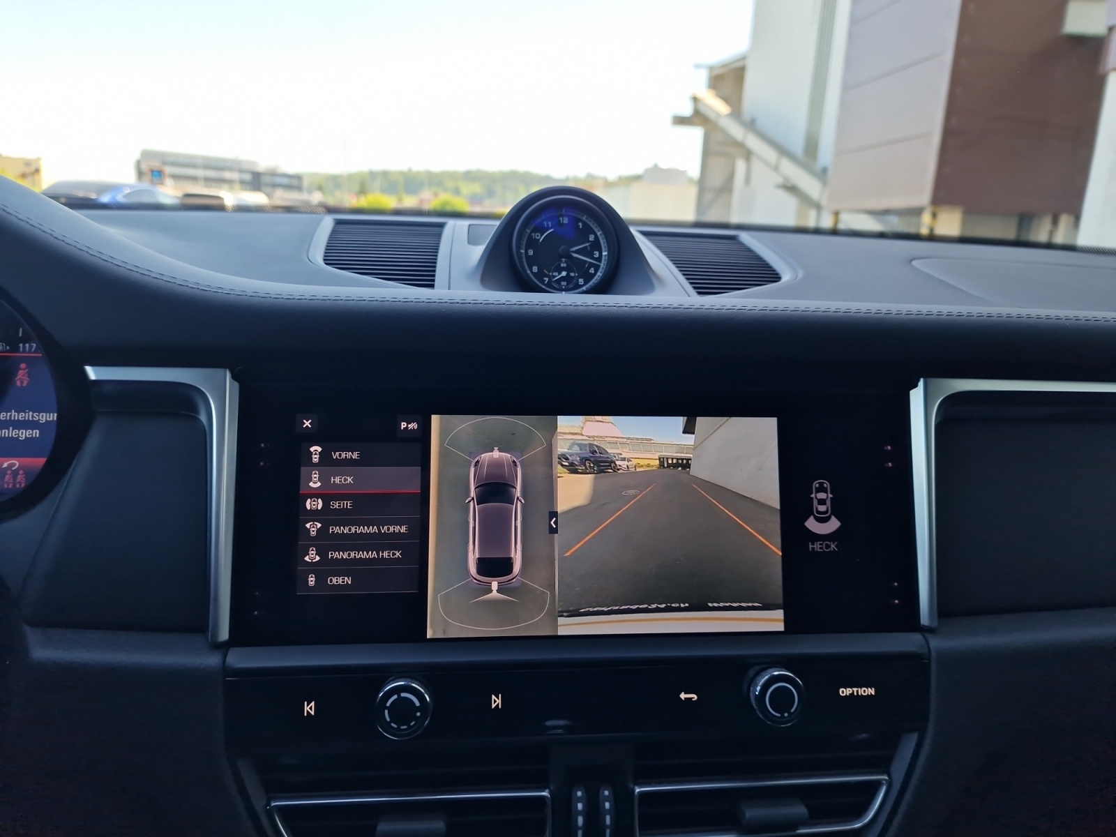 PORSCHE Macan PDK-image-12