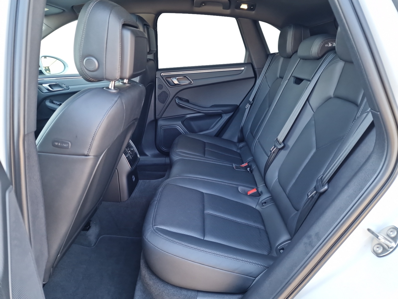 PORSCHE Macan PDK-image-18