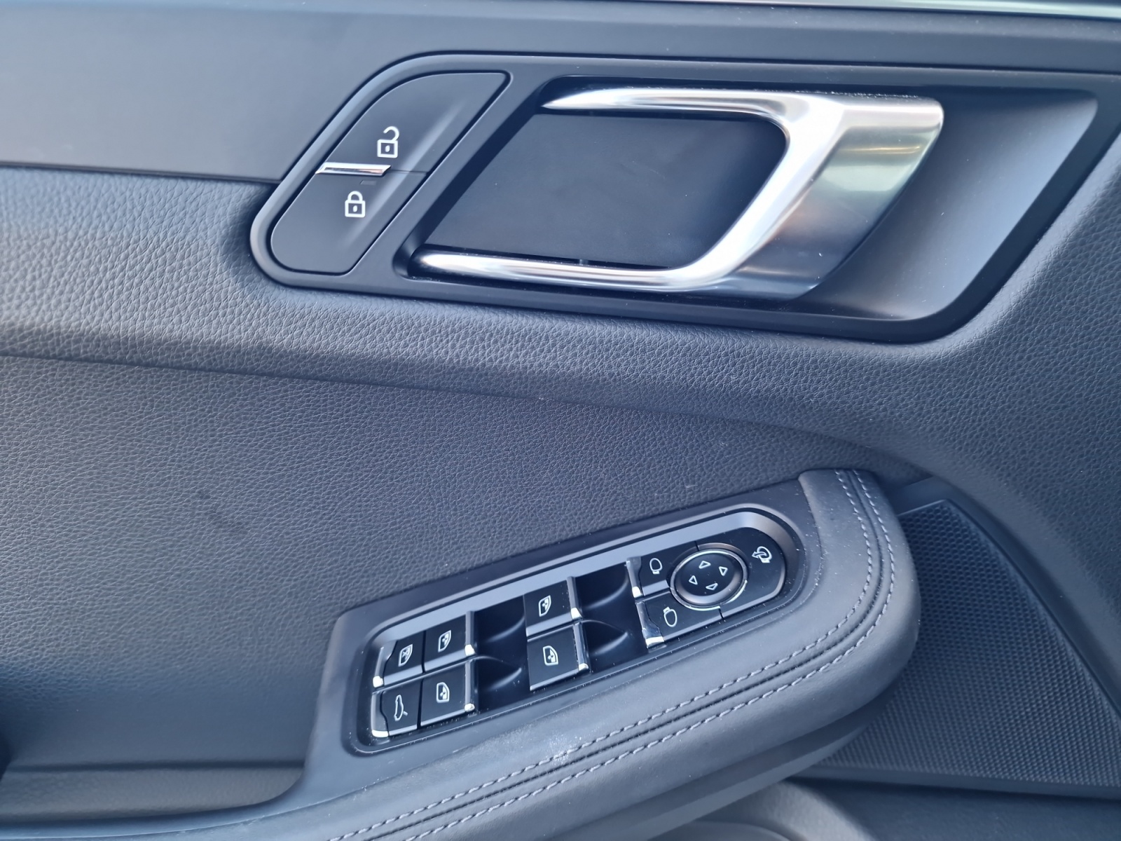 PORSCHE Macan PDK-image-14
