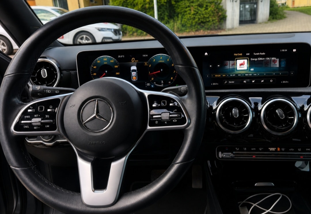 MERCEDES-BENZ A 180 7G-DCT-image-4