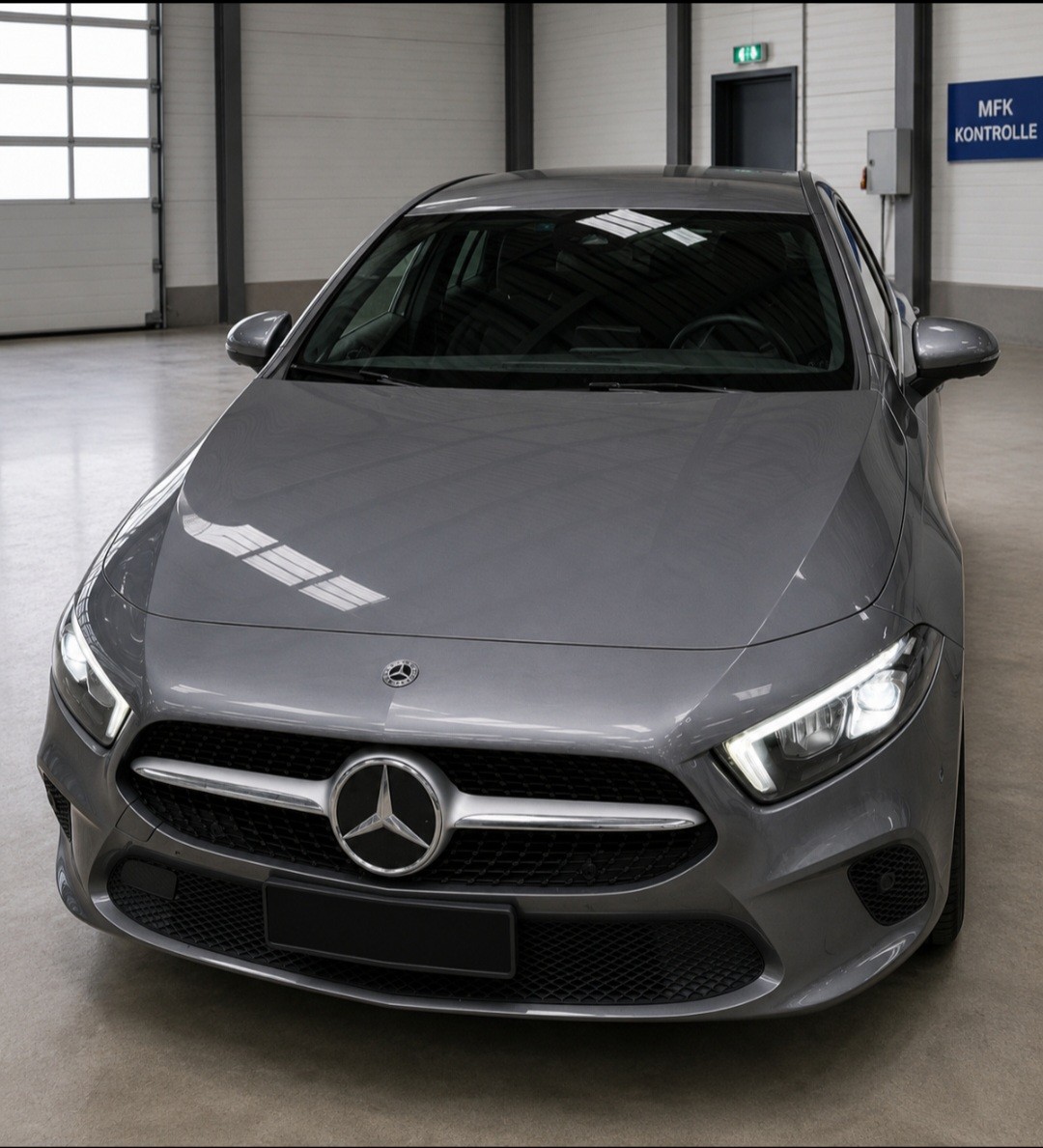 MERCEDES-BENZ A 180 7G-DCT-image-0