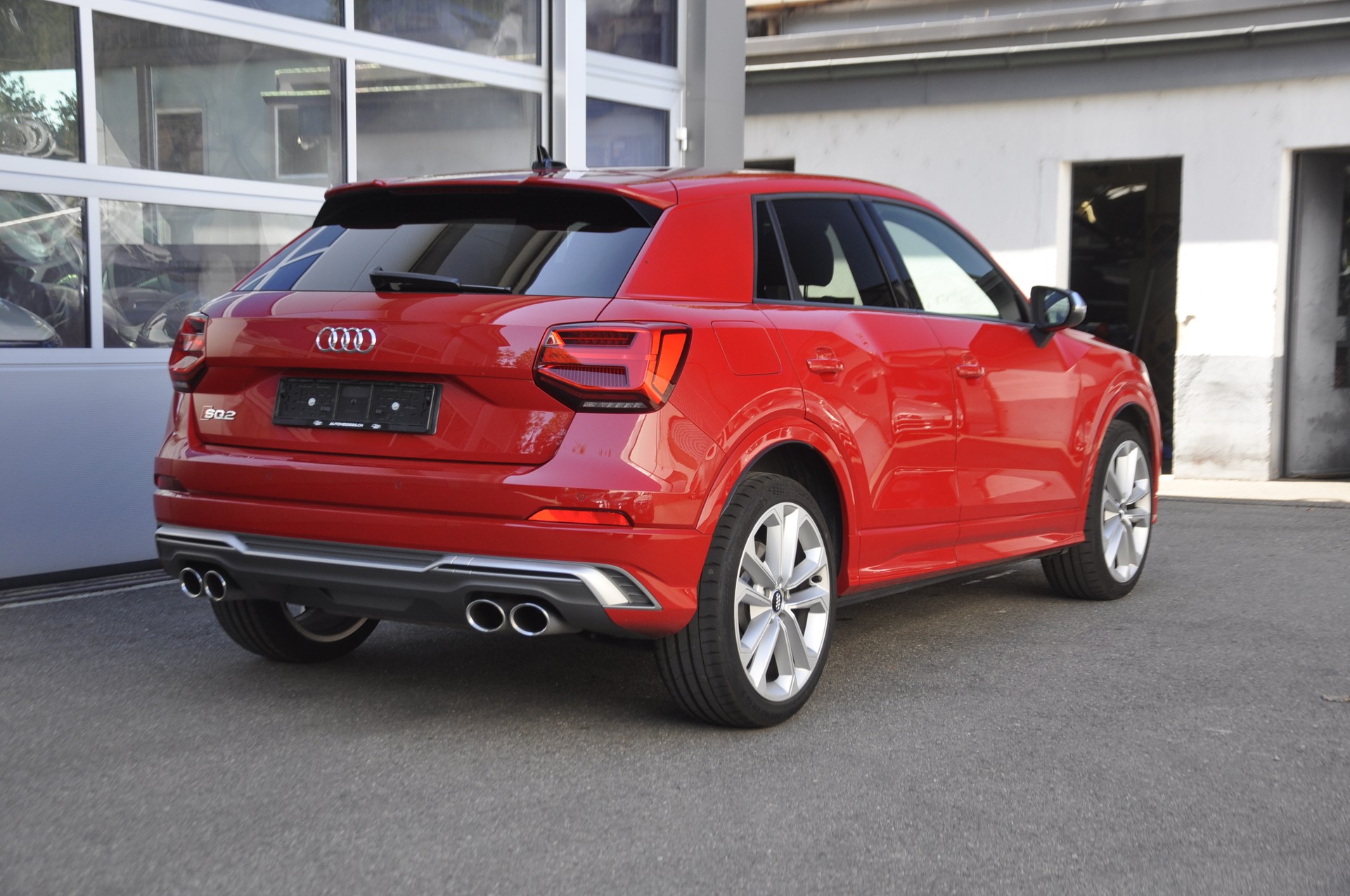 AUDI SQ2 TFSI quattro S-tronic-image-2