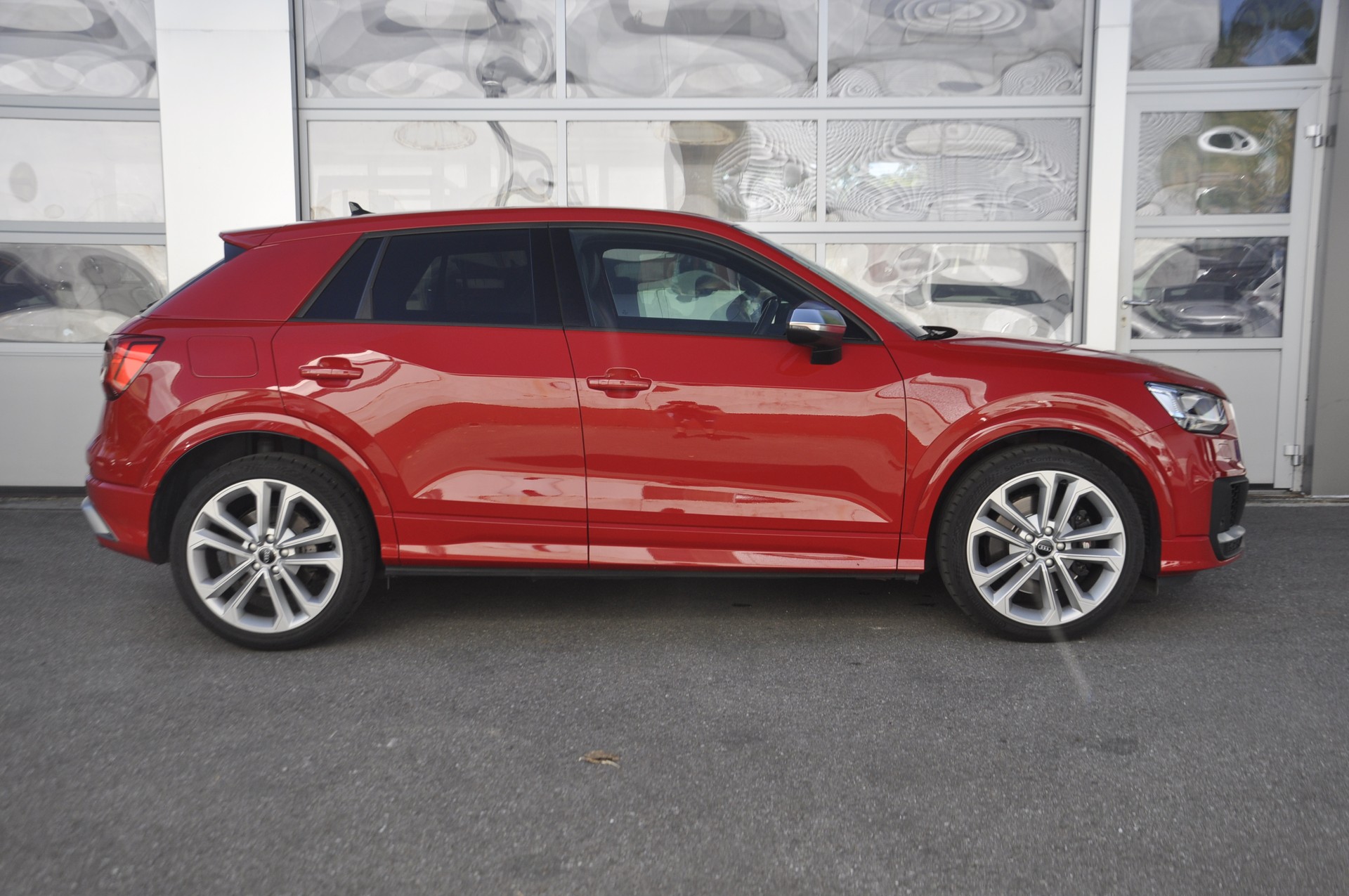 AUDI SQ2 TFSI quattro S-tronic-image-1