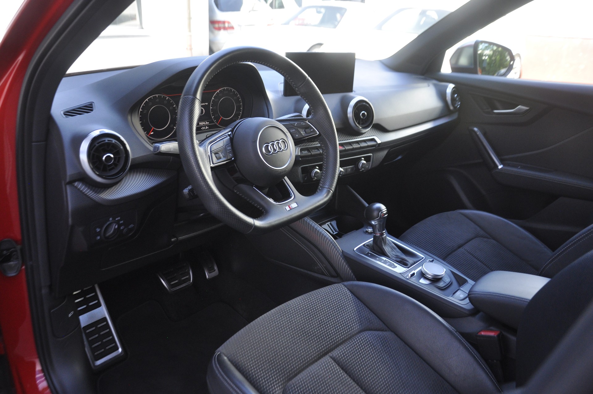 AUDI SQ2 TFSI quattro S-tronic-image-4